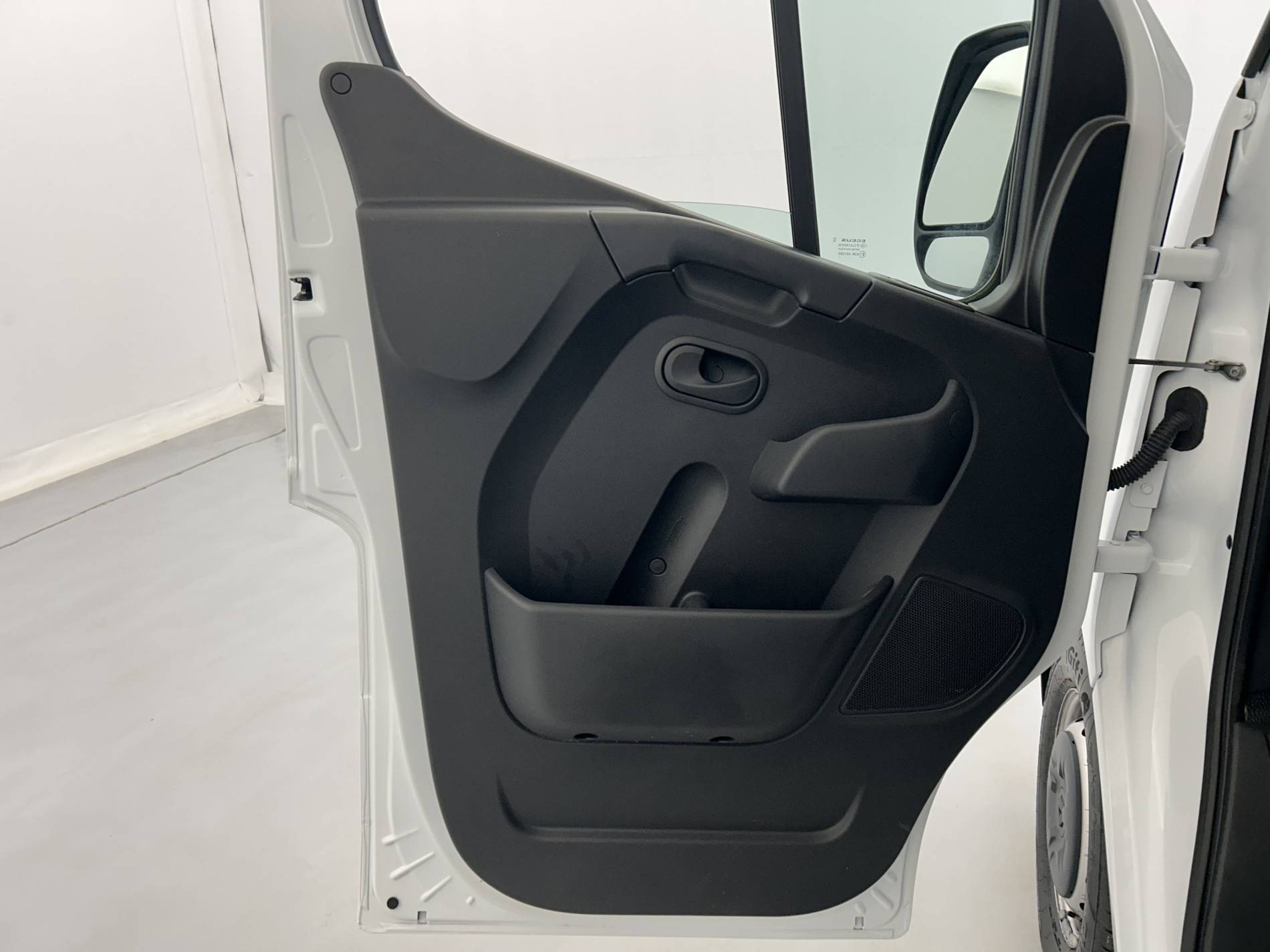 Vente en ligne Renault Master Fourgon MASTER FGN TRAC F3500 L3H3 BLUE DCI 135 au prix de 29 999 €