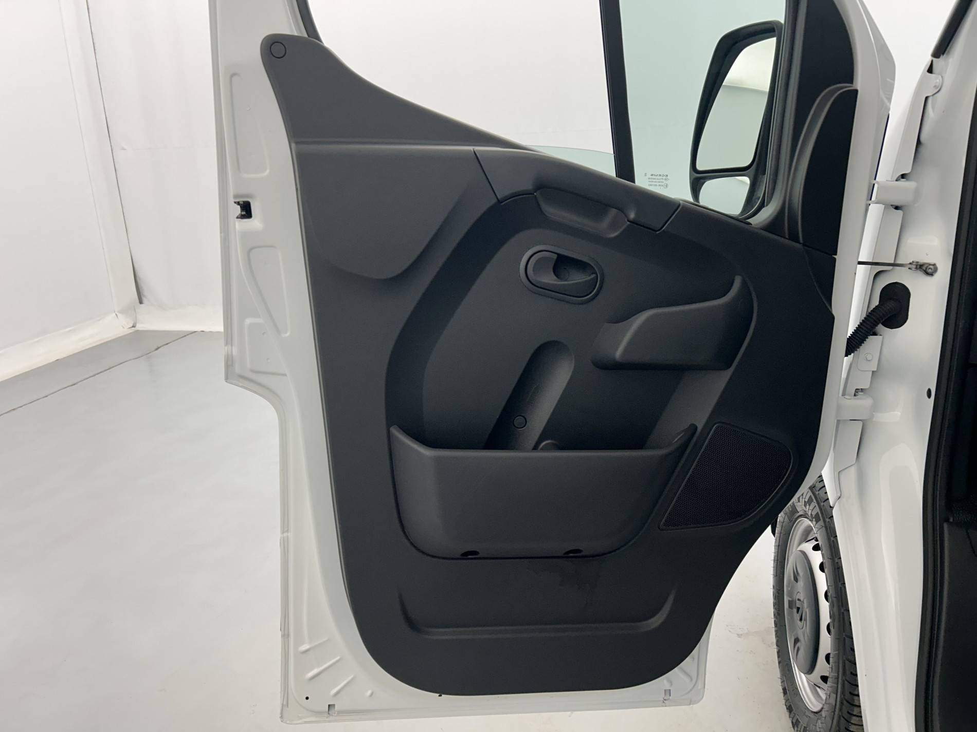 Vente en ligne Renault Master Fourgon MASTER FGN TRAC F3500 L2H2 BLUE DCI 135 au prix de 24 990 €