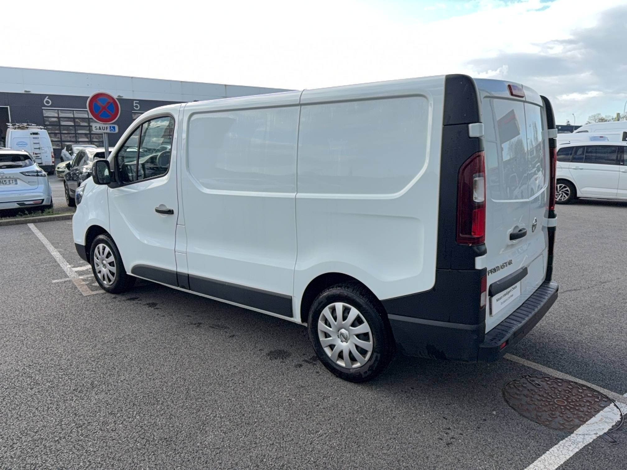 Vente en ligne Nissan Primastar Fourgon  L1H1 2T8 2.0 DCI 130 S/S BVM au prix de 19 990 €