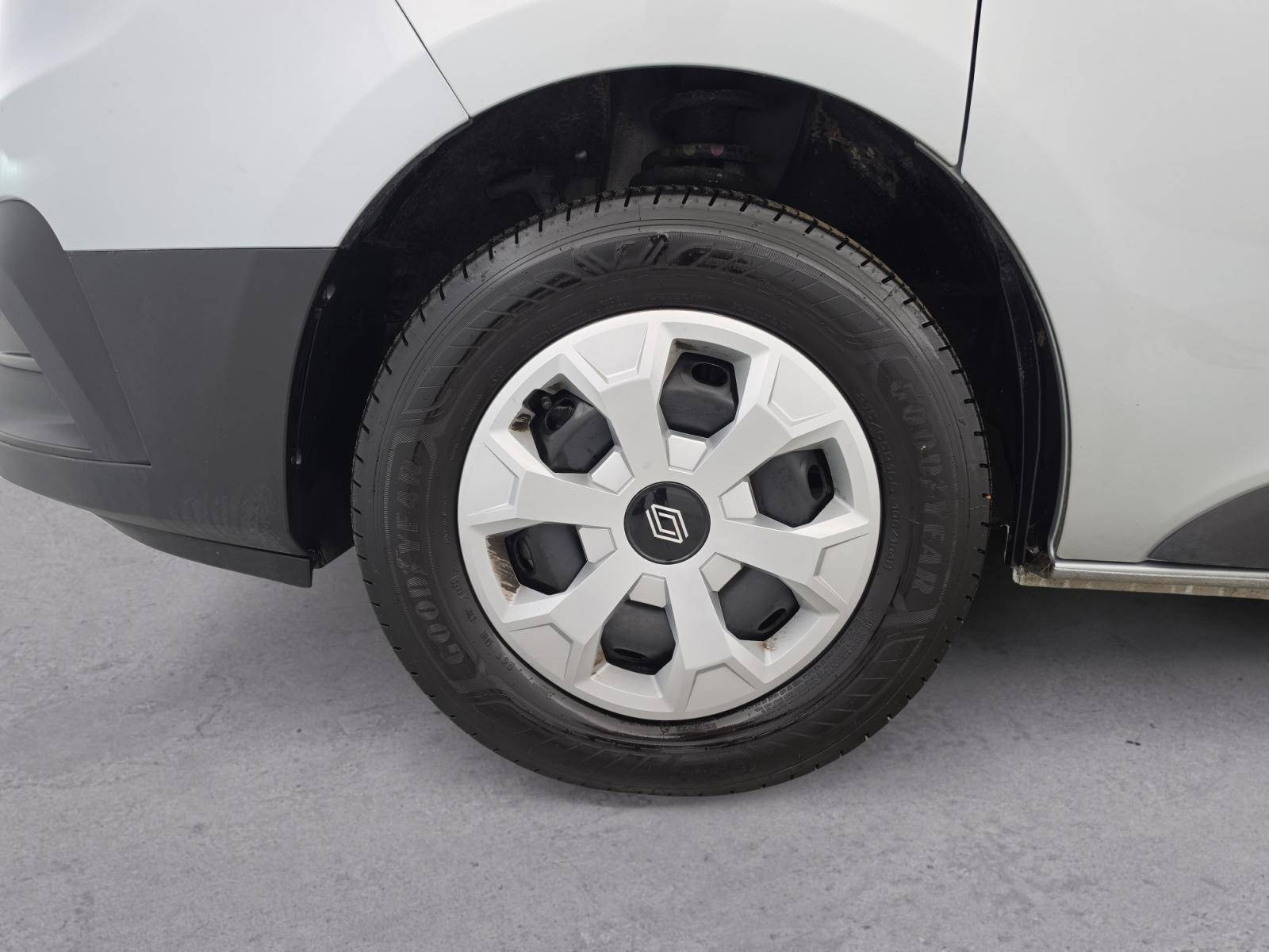 Vente en ligne Renault Trafic 3 Fourgon TRAFIC FG BLUE DCI 170 L1H1 2T8 AUTO au prix de 32 490 €