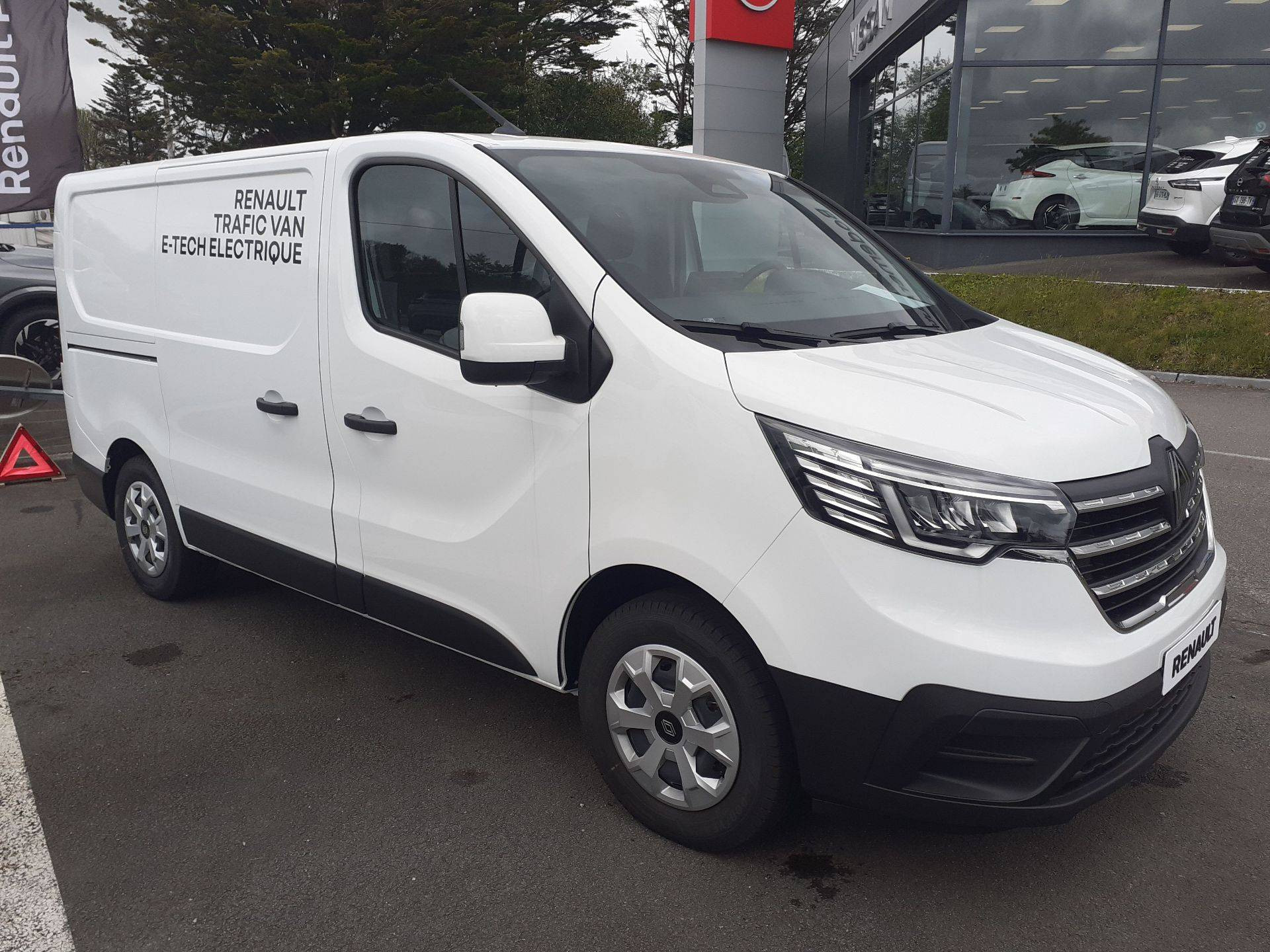 Vente en ligne Renault Trafic Van E-Tech TRAFIC E-TECH ELECTRIQUE FGN L1H1 3T AC22 au prix de 40 224 €