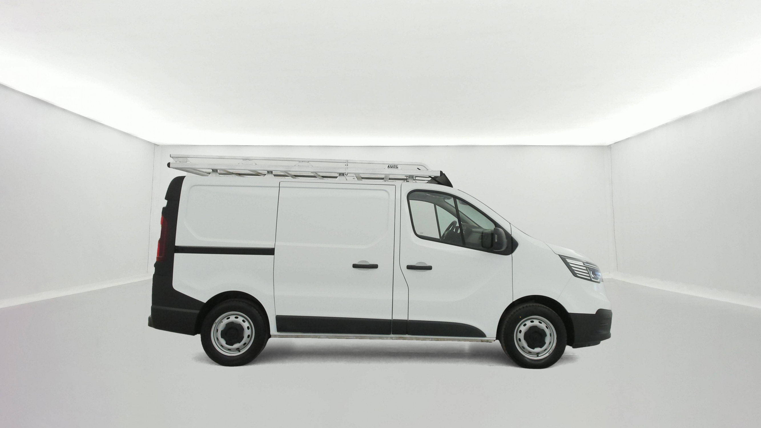 Vente en ligne Renault Trafic 3 Fourgon TRAFIC FGN L1H1 2800 KG BLUE DCI 110 au prix de 20 990 €