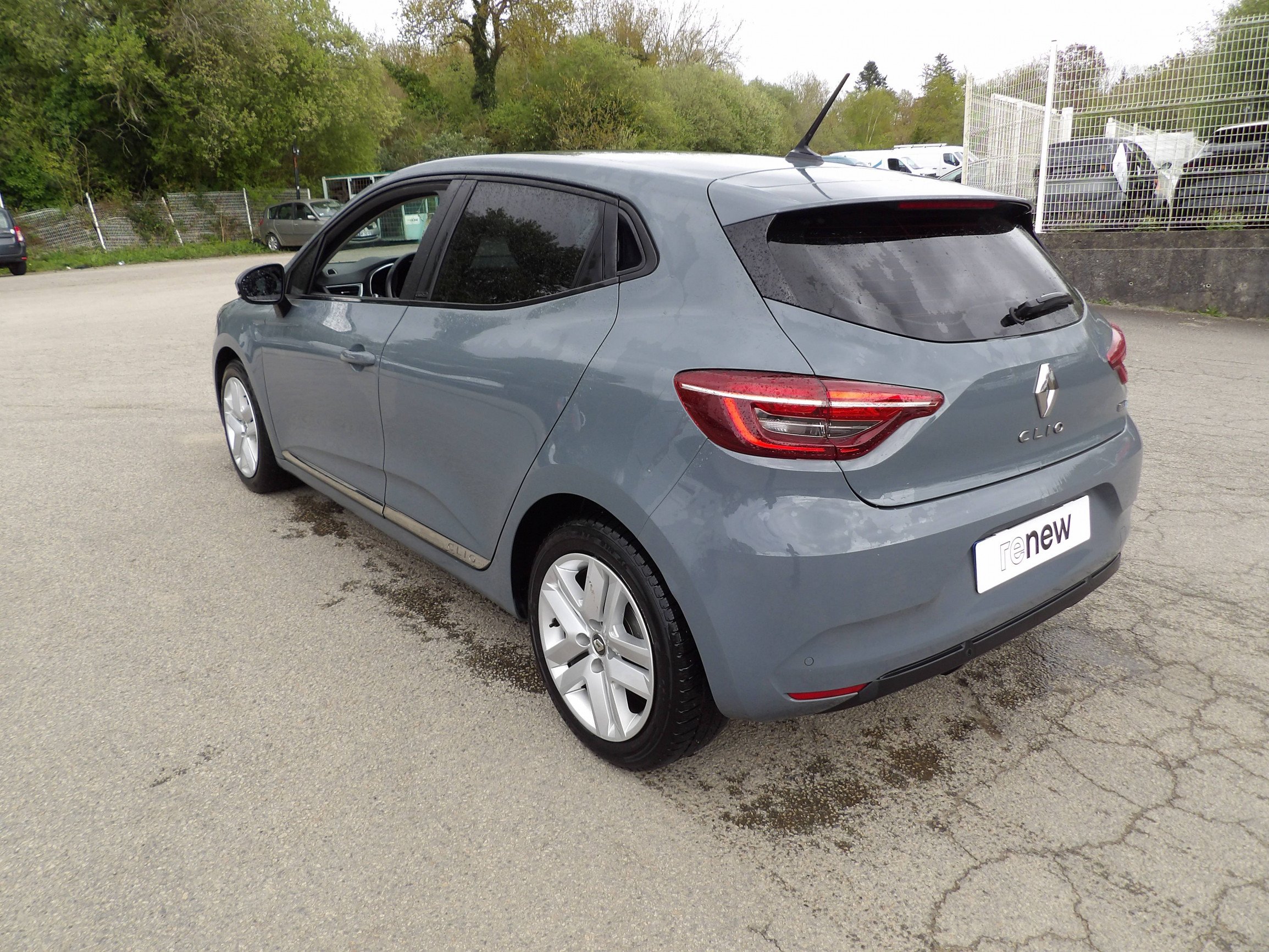 Vente en ligne Renault Clio 5 Clio E-Tech 140 - 21 au prix de 12 999 €