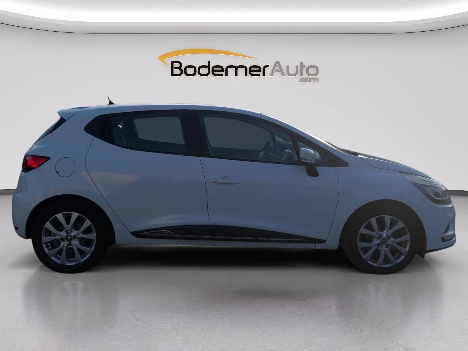 Vente en ligne Renault Clio 4 Estate Clio Estate dCi 90 E6C au prix de 11 590 €