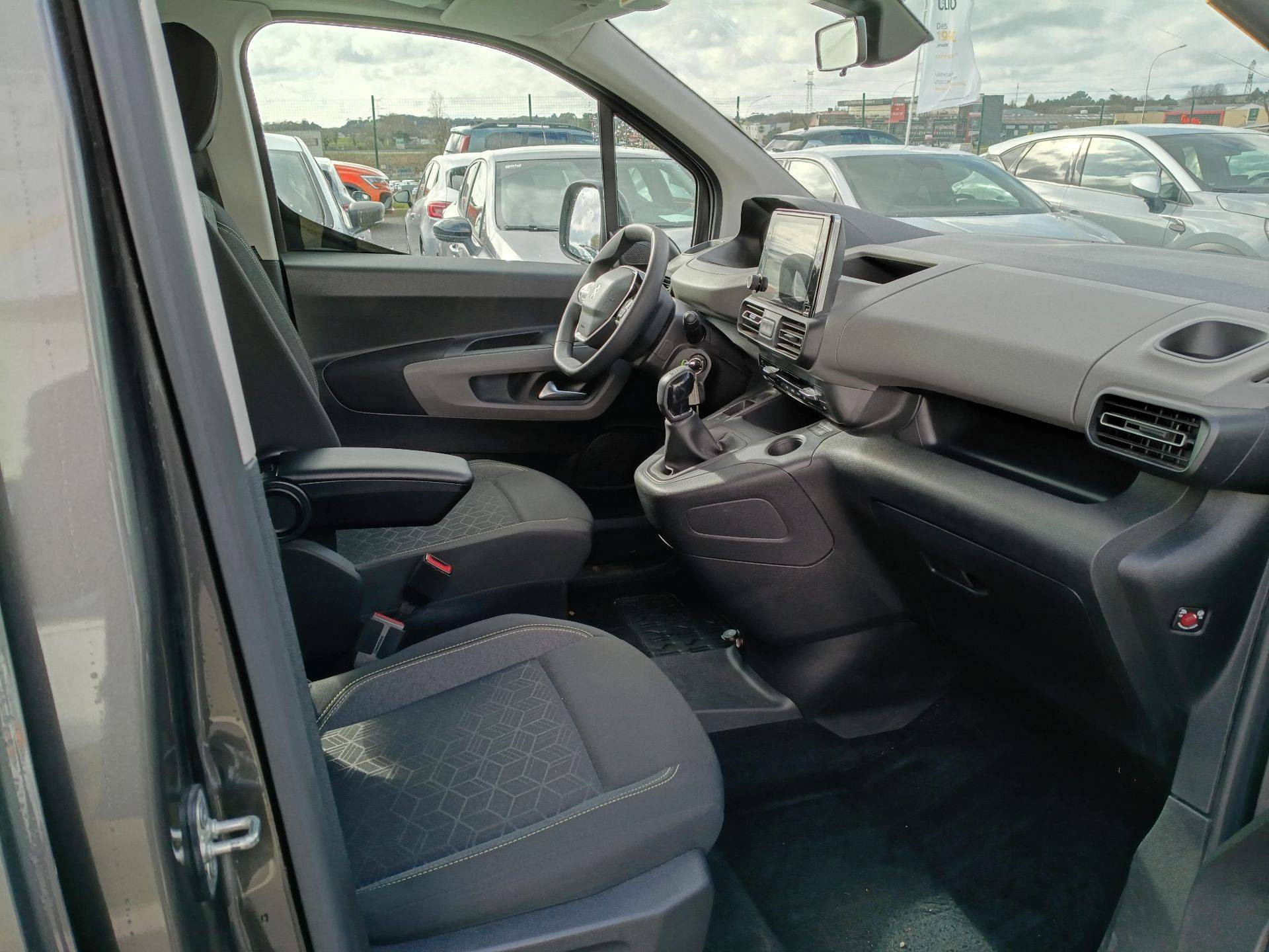 Vente en ligne Peugeot Rifter  Standard BlueHDi 100 BVM5 au prix de 17 890 €