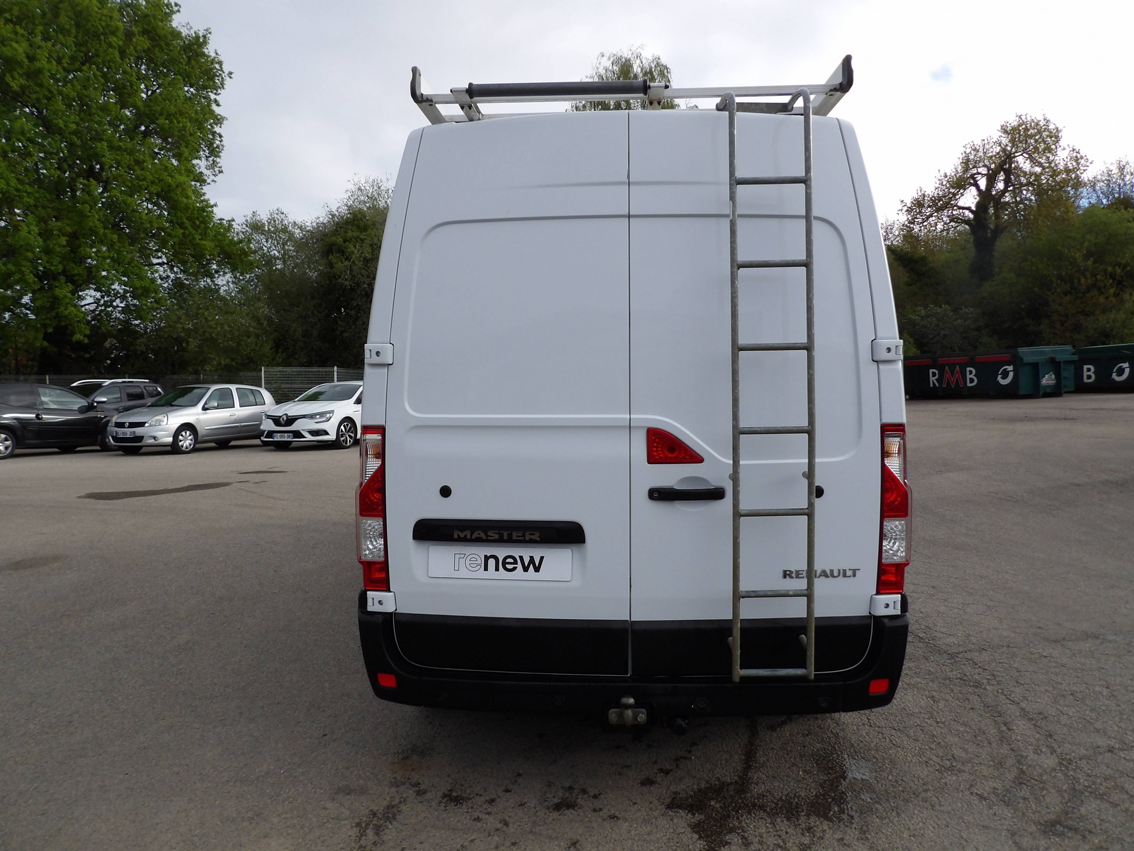 Vente en ligne Renault Master Fourgon MASTER FGN TRAC F3300 L2H2 BLUE DCI 135 au prix de 22 490 €