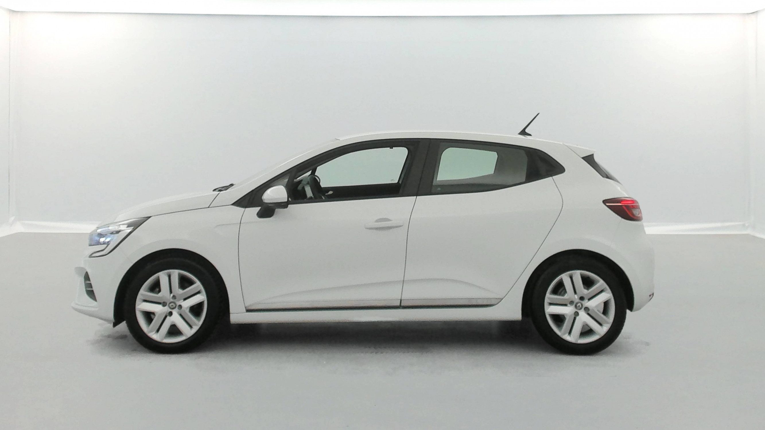 Vente en ligne Renault Clio 5 Clio E-Tech 140 - 21N au prix de 15 500 €