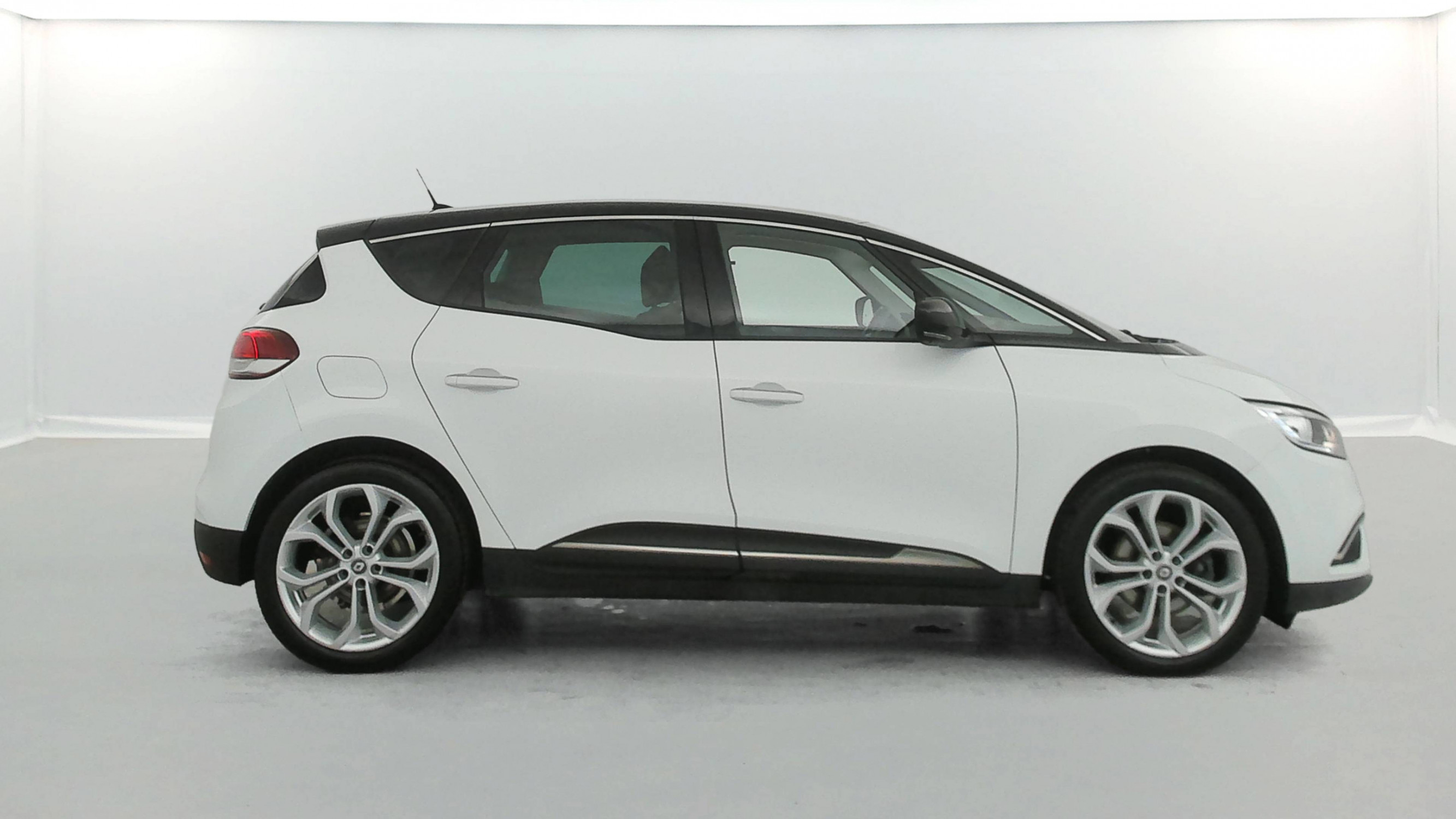 Vente en ligne Renault Scenic 4 Scenic dCi 110 Energy au prix de 12 490 €