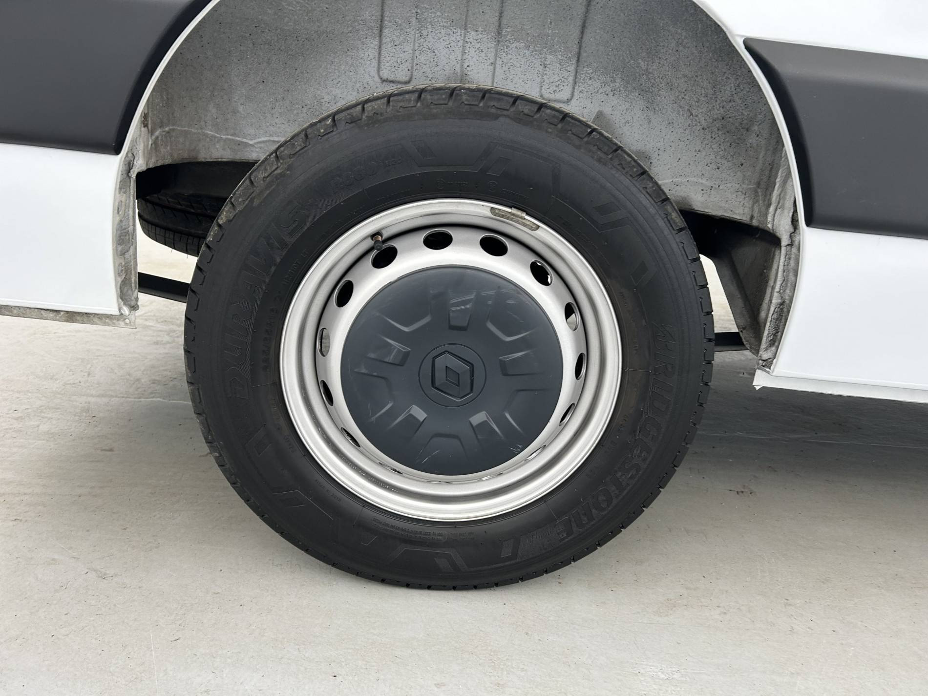 Vente en ligne Renault Master Fourgon MASTER FGN TRAC F3500 L2H2 BLUE DCI 135 au prix de 25 790 €