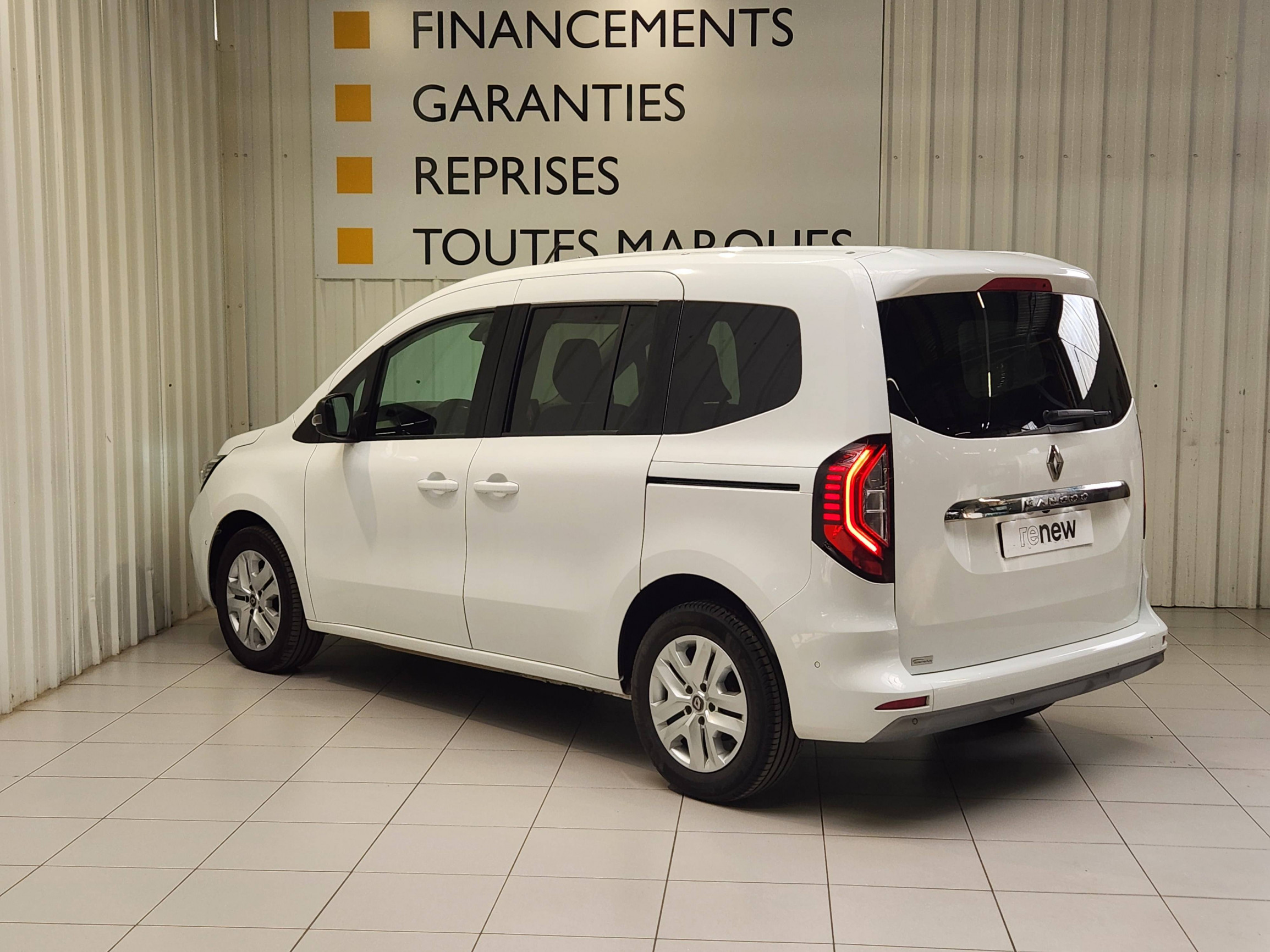 Vente en ligne Renault Kangoo  Blue dCi 95 au prix de 21 490 €