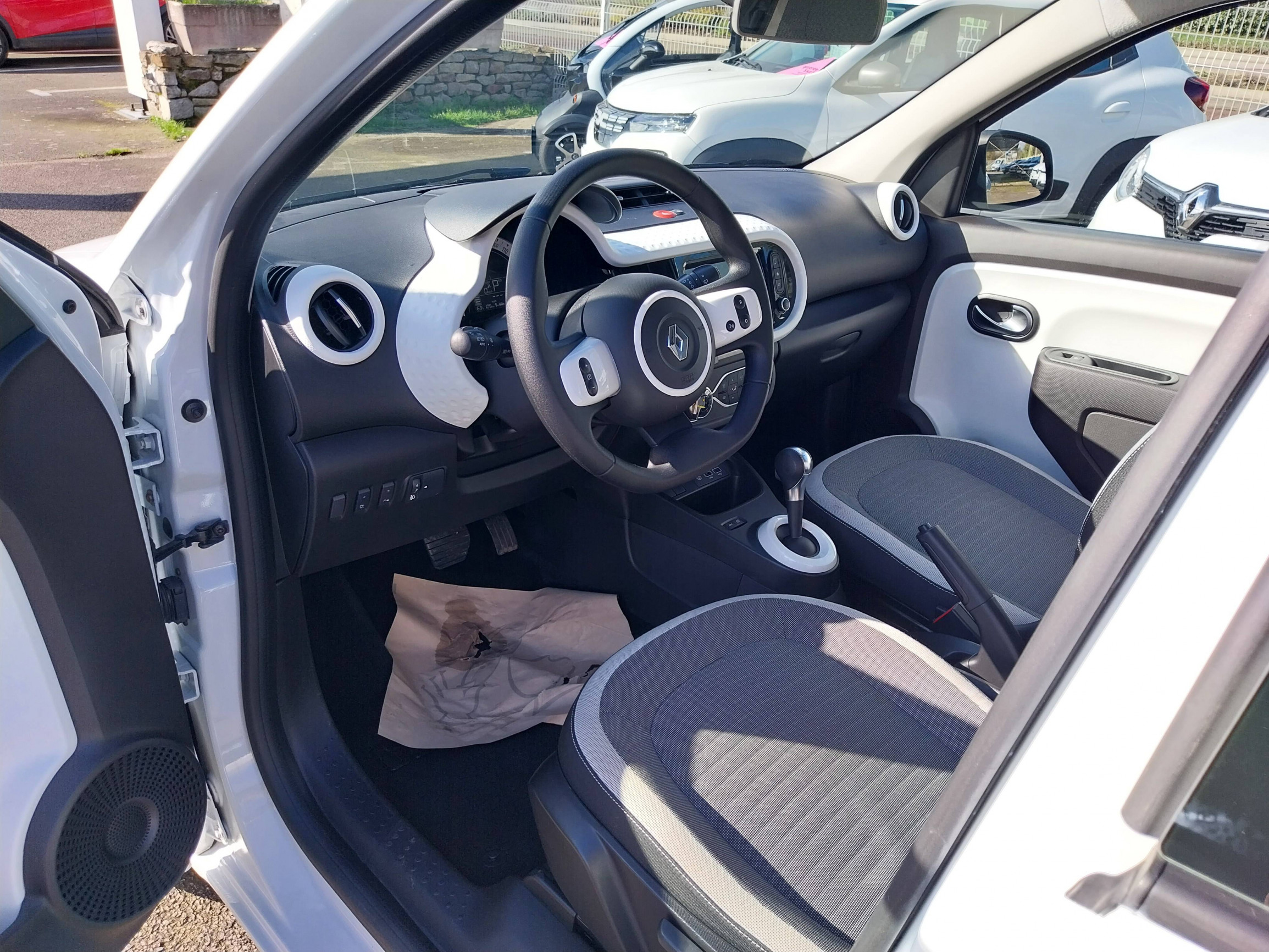 Vente en ligne Renault Twingo Electrique Twingo III E-Tech au prix de 11 490 €