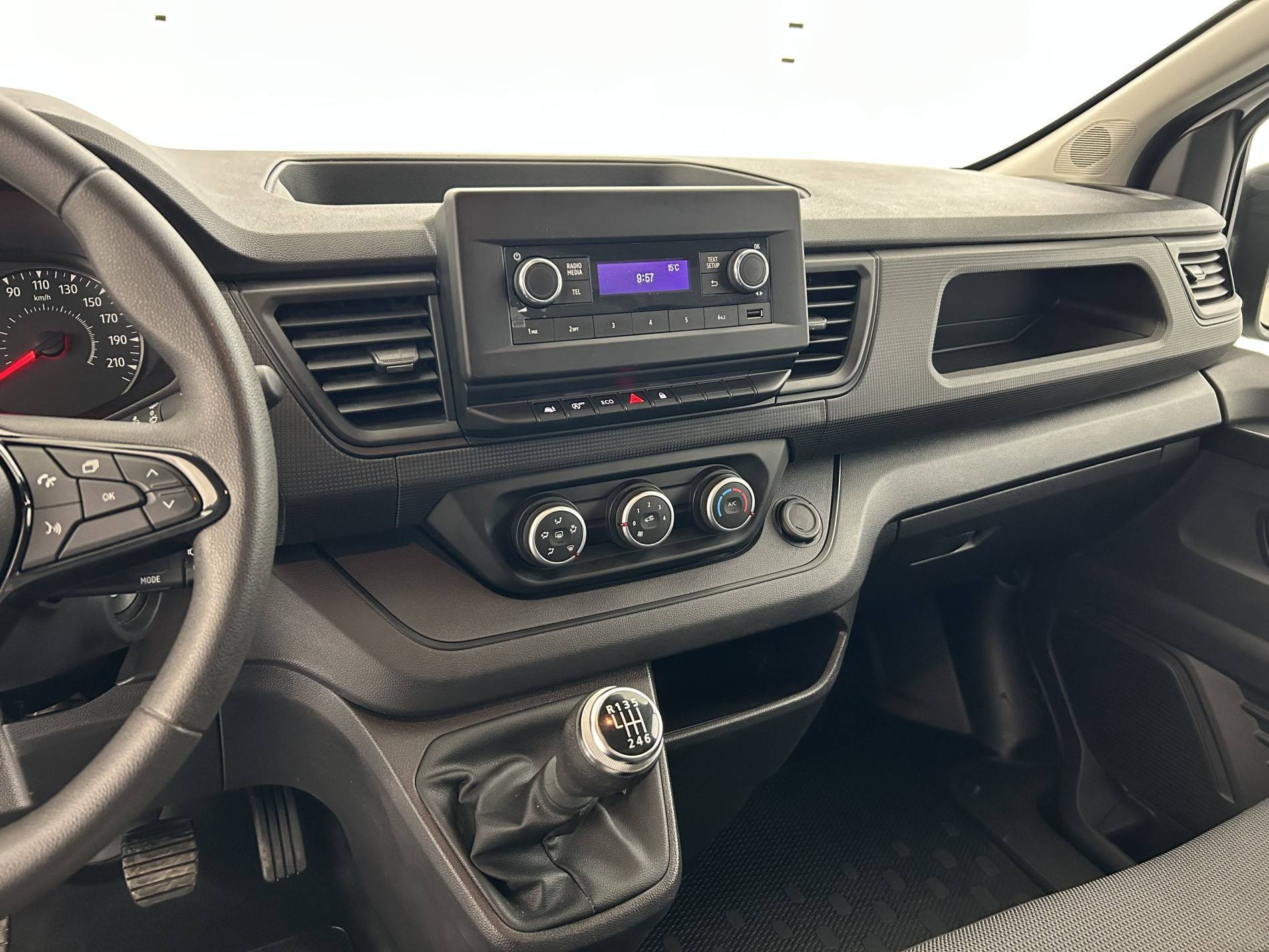 Vente en ligne Renault Trafic 3 Fourgon TRAFIC FGN L2H1 3000 KG BLUE DCI 130 au prix de 22 790 €