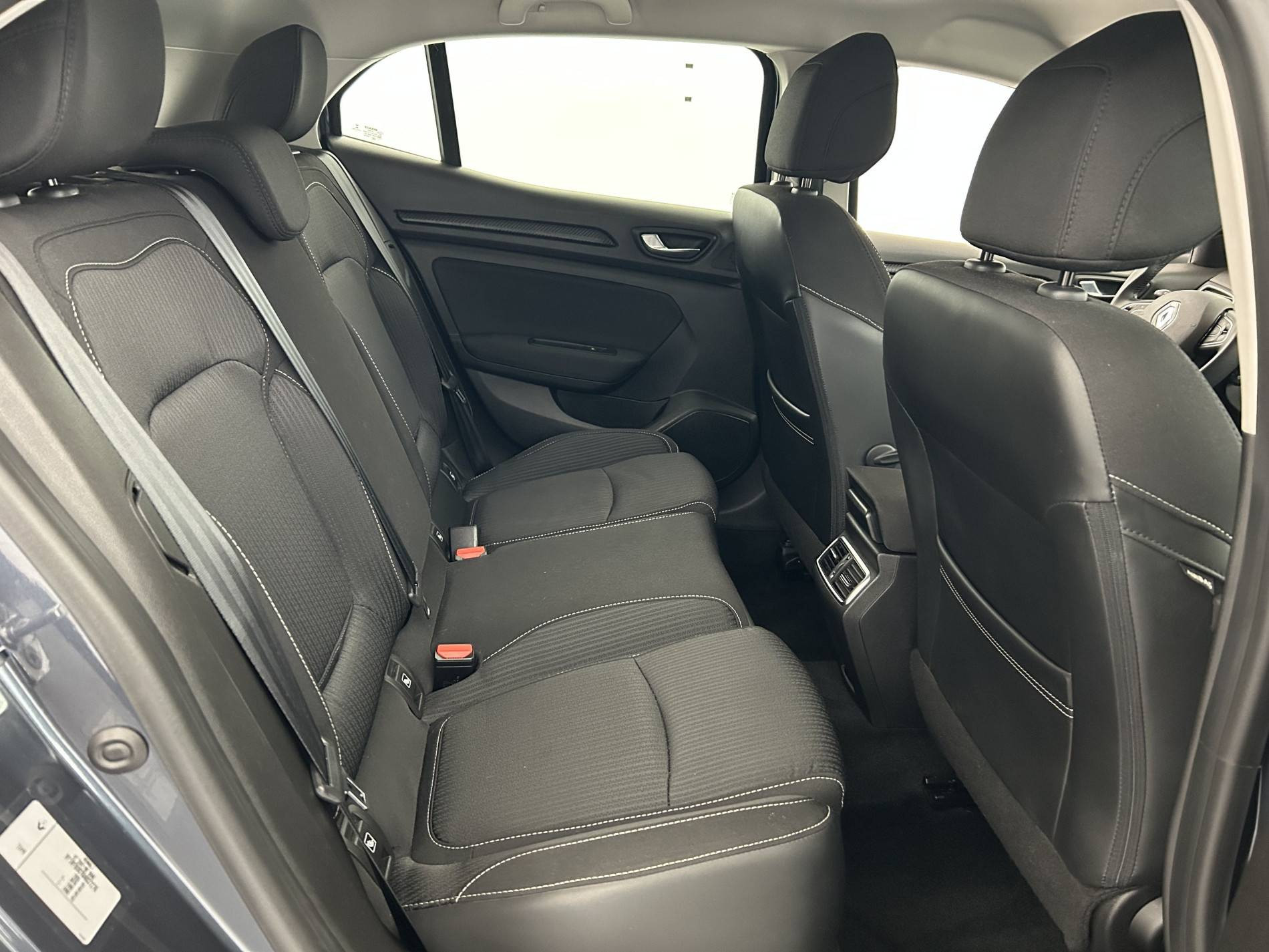 Vente en ligne Renault Megane 4 Mégane IV Berline Blue dCi 115 EDC au prix de 14 790 €