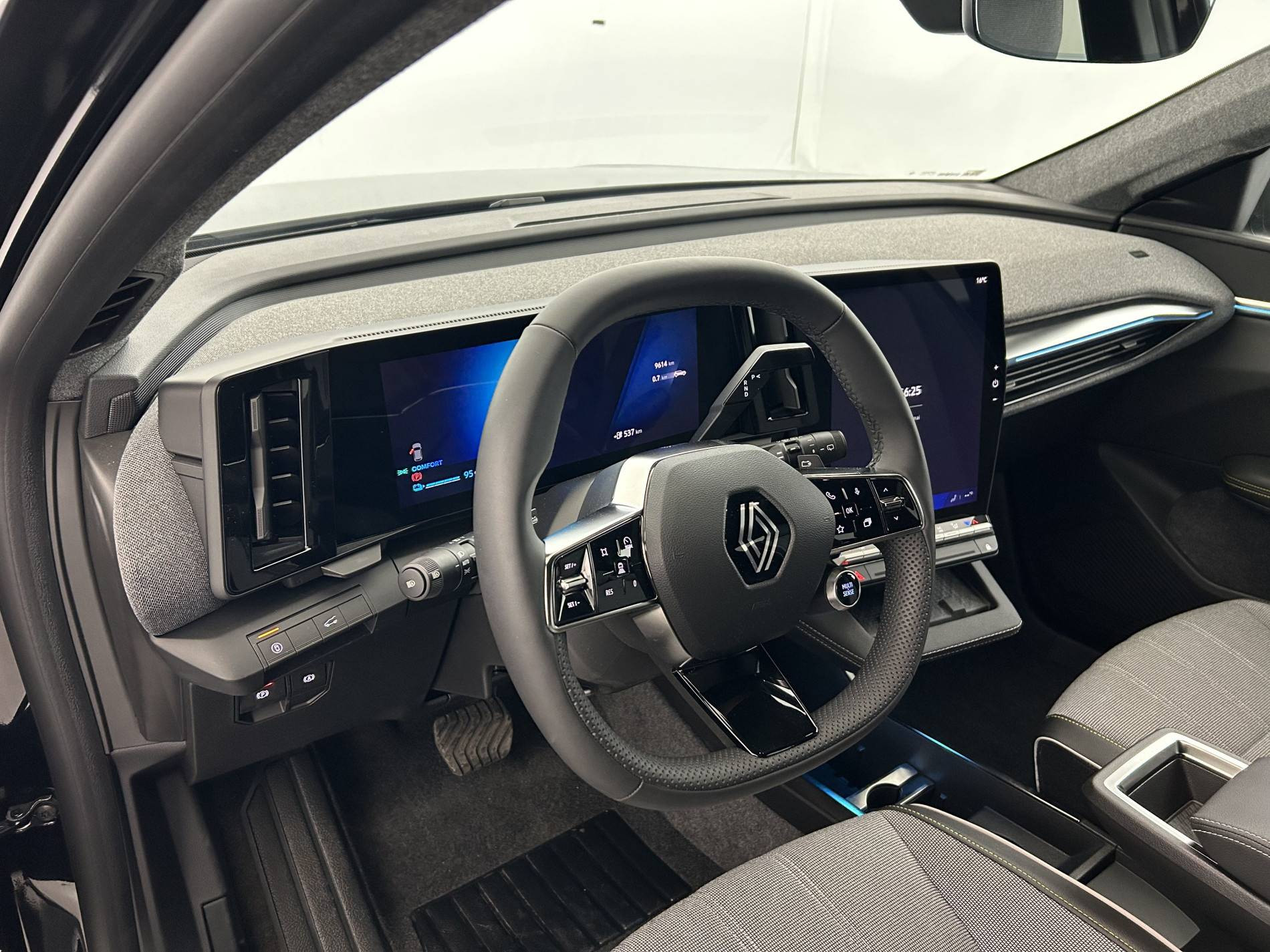 Vente en ligne Renault Scenic E-Tech Scenic E-Tech électrique 220 ch grande autonomie au prix de 37 670 €