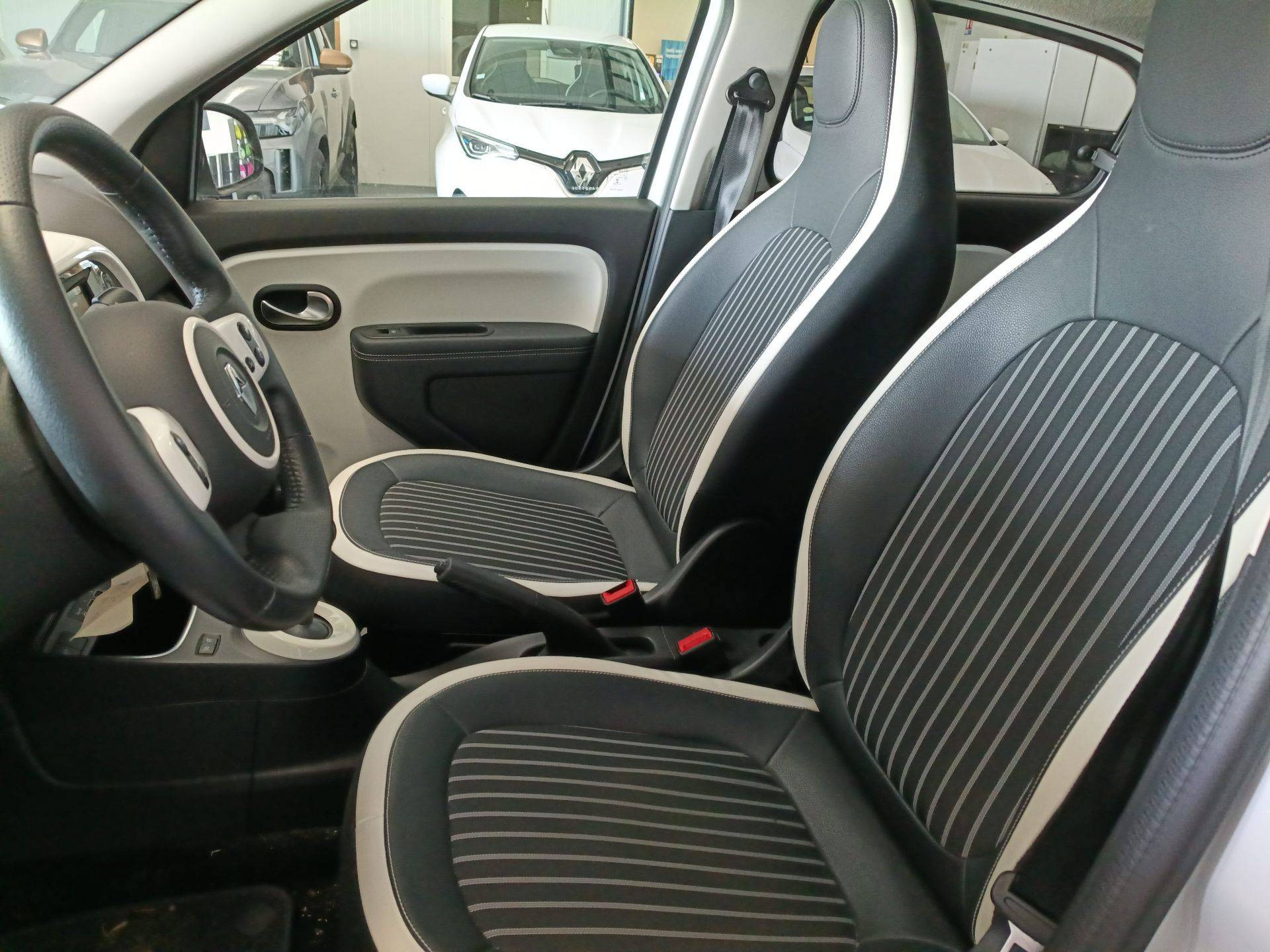 Vente en ligne Renault Twingo 3  TCe 95 EDC au prix de 14 590 €