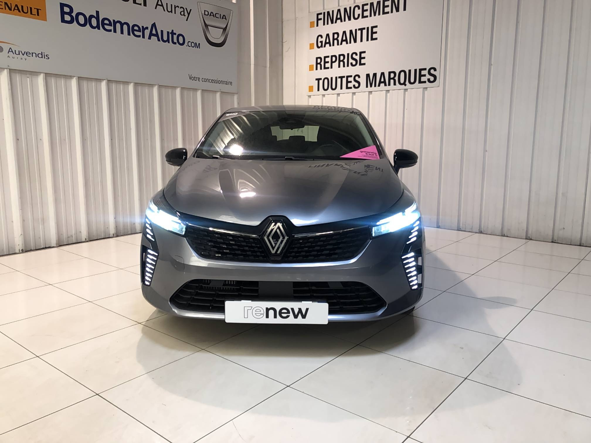 Vente en ligne Renault Clio 5 Clio TCe 90 au prix de 15 990 €
