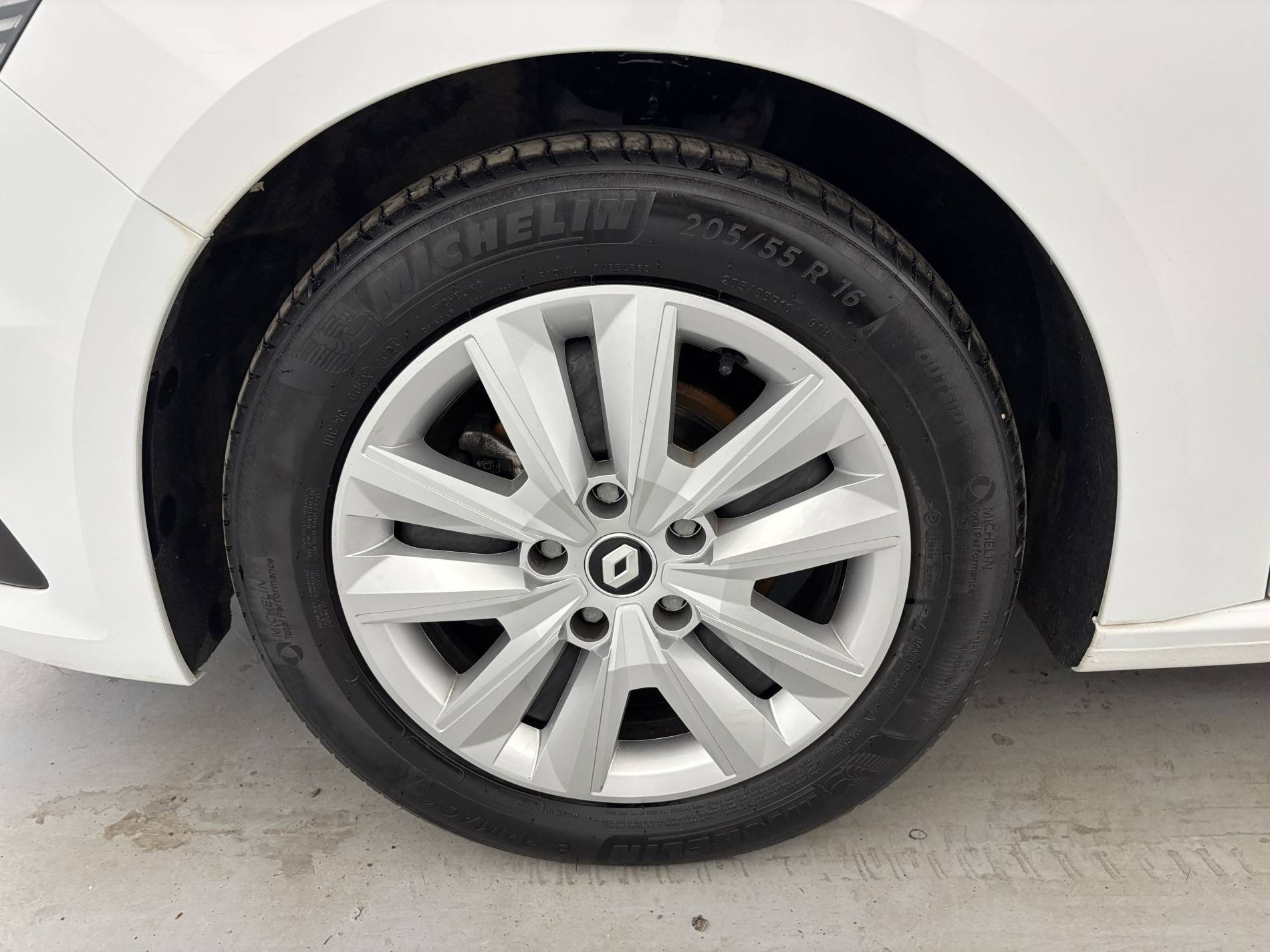 Vente en ligne Renault Megane 4  BLUE DCI 115 au prix de 14 990 €