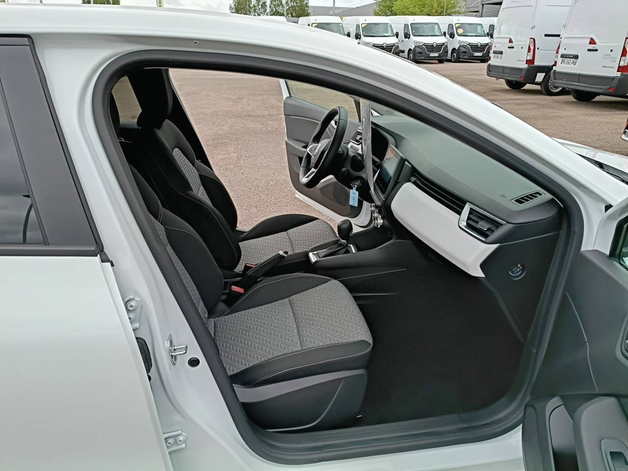 Vente en ligne Renault Clio 5 Clio E-Tech full hybrid 145 au prix de 16 490 €