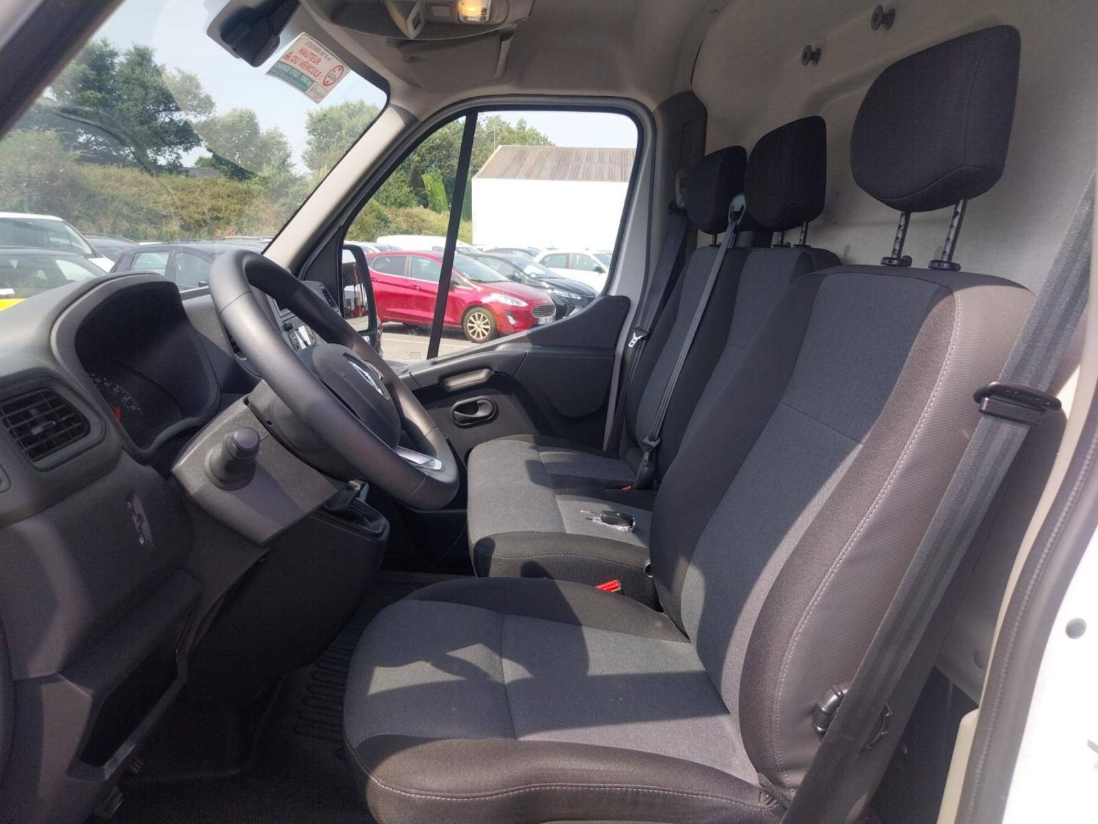Vente en ligne Renault Master Fourgon MASTER FGN TRAC F3500 L3H3 BLUE DCI 135 au prix de 26 990 €