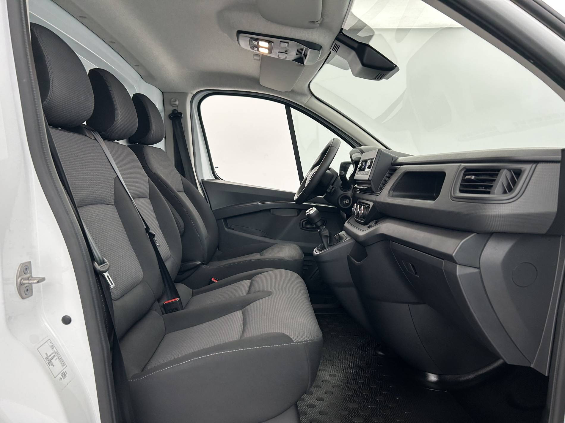 Vente en ligne Renault Trafic 3 Fourgon TRAFIC FGN L2H1 3000 KG BLUE DCI 130 au prix de 23 700 €