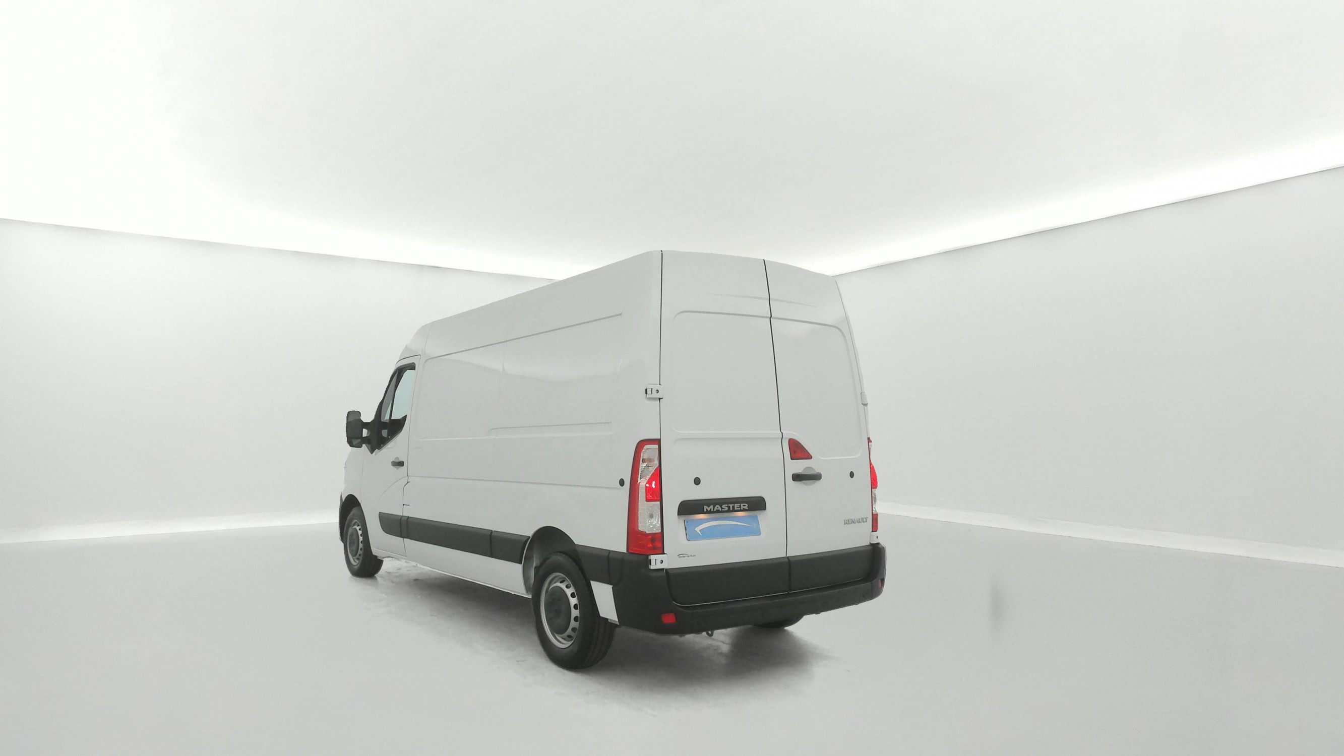 Vente en ligne Renault Master Fourgon MASTER FGN TRAC F3500 L2H2 BLUE DCI 135 au prix de 26 280 €