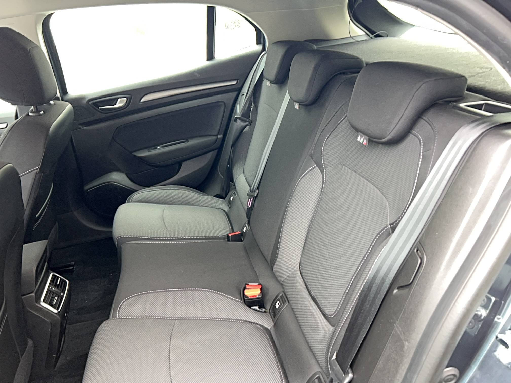 Vente en ligne Renault Megane 4  Blue dCi 115 EDC au prix de 14 590 €