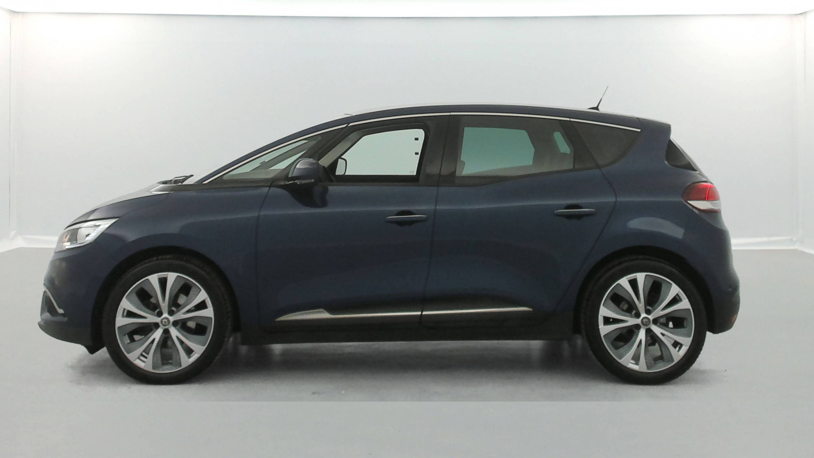 Vente en ligne Renault Scenic 4 Scenic Blue dCi 120 au prix de 16 390 €