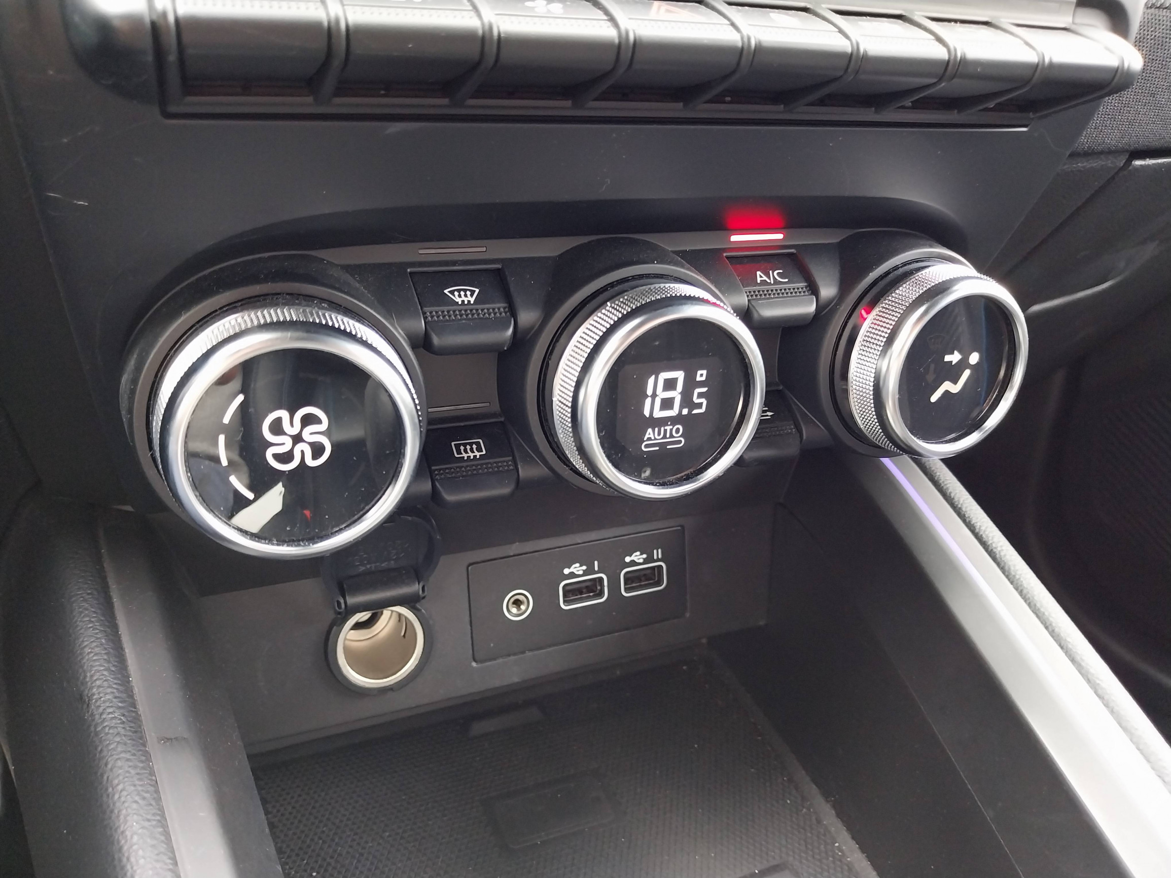 Vente en ligne Renault Clio 5 Clio E-Tech full hybrid 145 au prix de 21 490 €