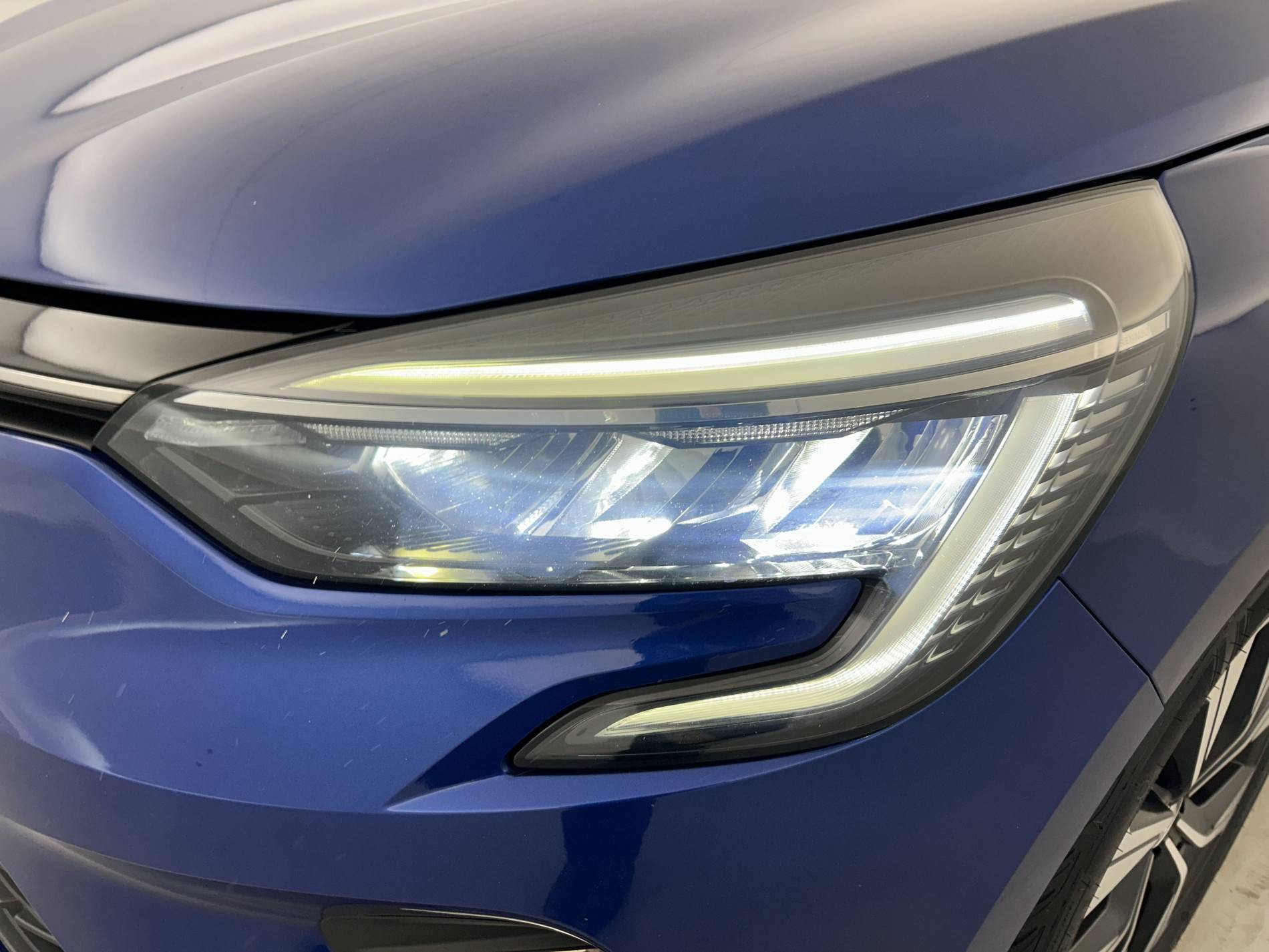 Vente en ligne Renault Clio 5 Clio E-Tech 140 - 21N au prix de 14 990 €