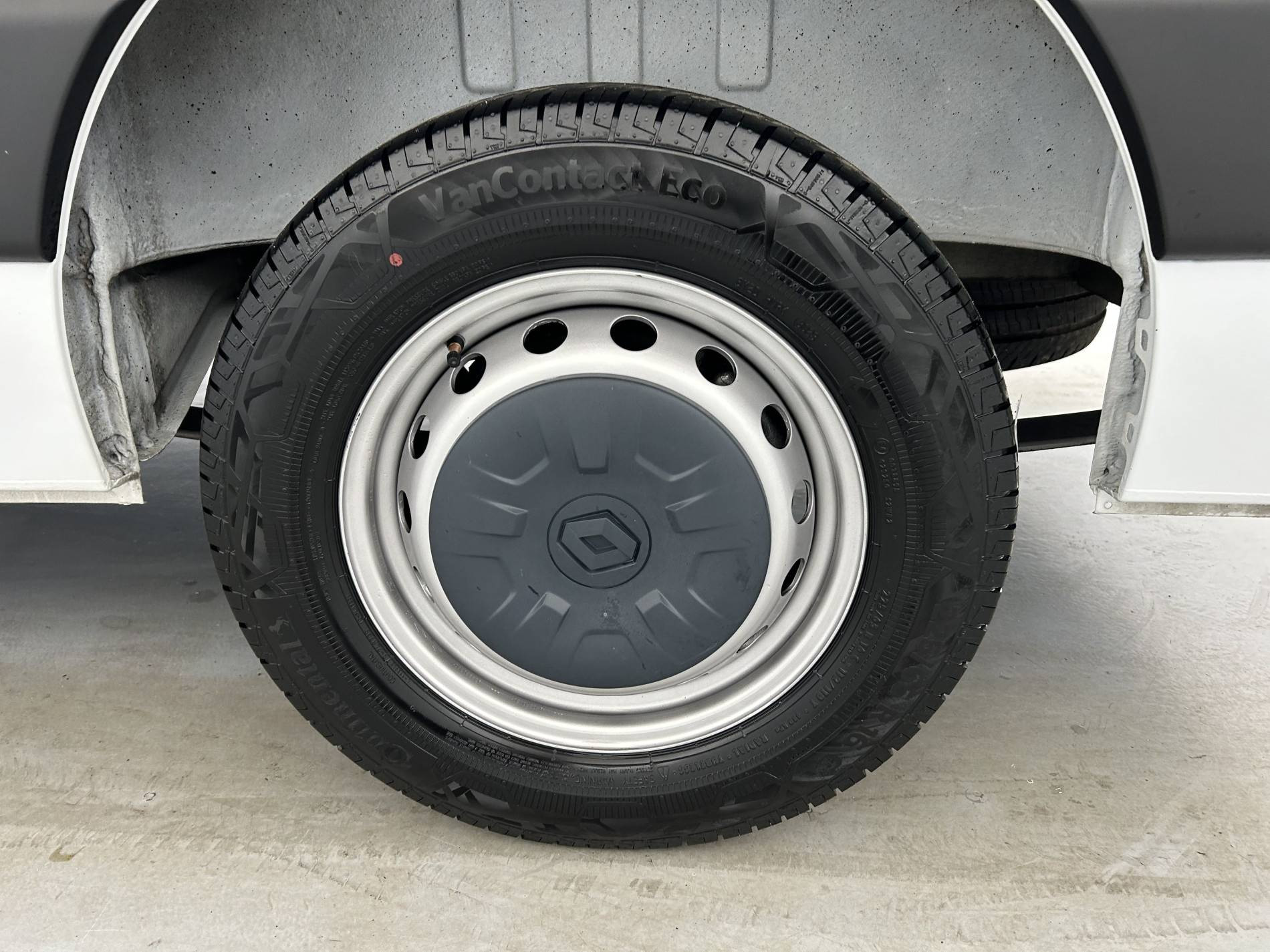 Vente en ligne Renault Master Fourgon MASTER FGN TRAC F3500 L2H2 BLUE DCI 135 au prix de 23 590 €