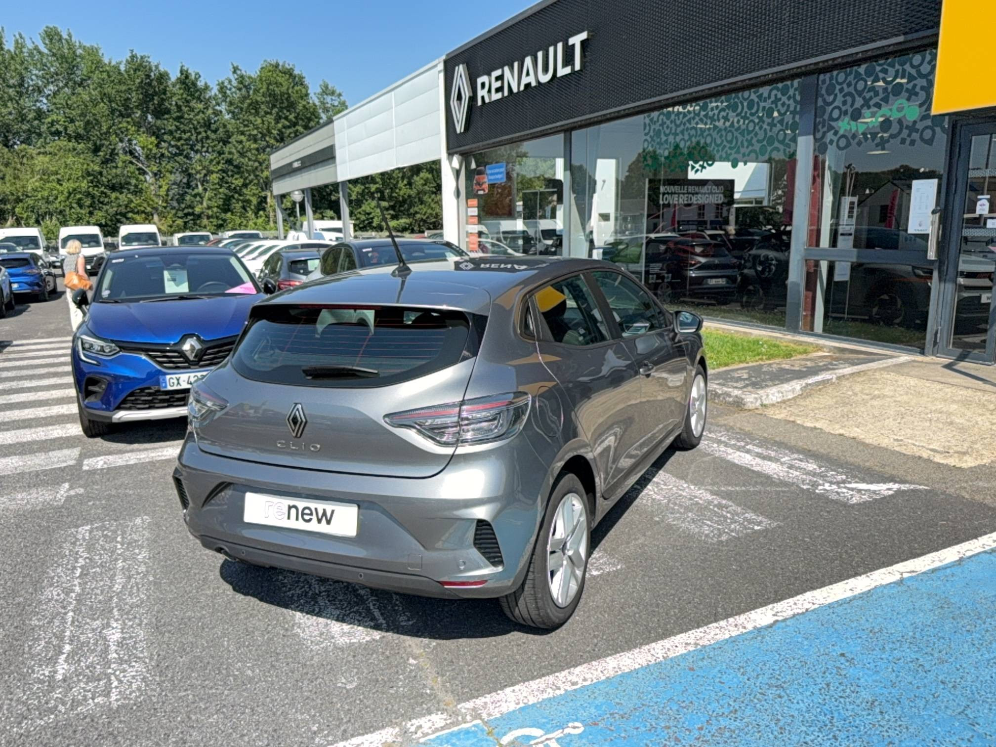Vente en ligne Renault Clio 5 Clio TCe 90 au prix de 15 990 €