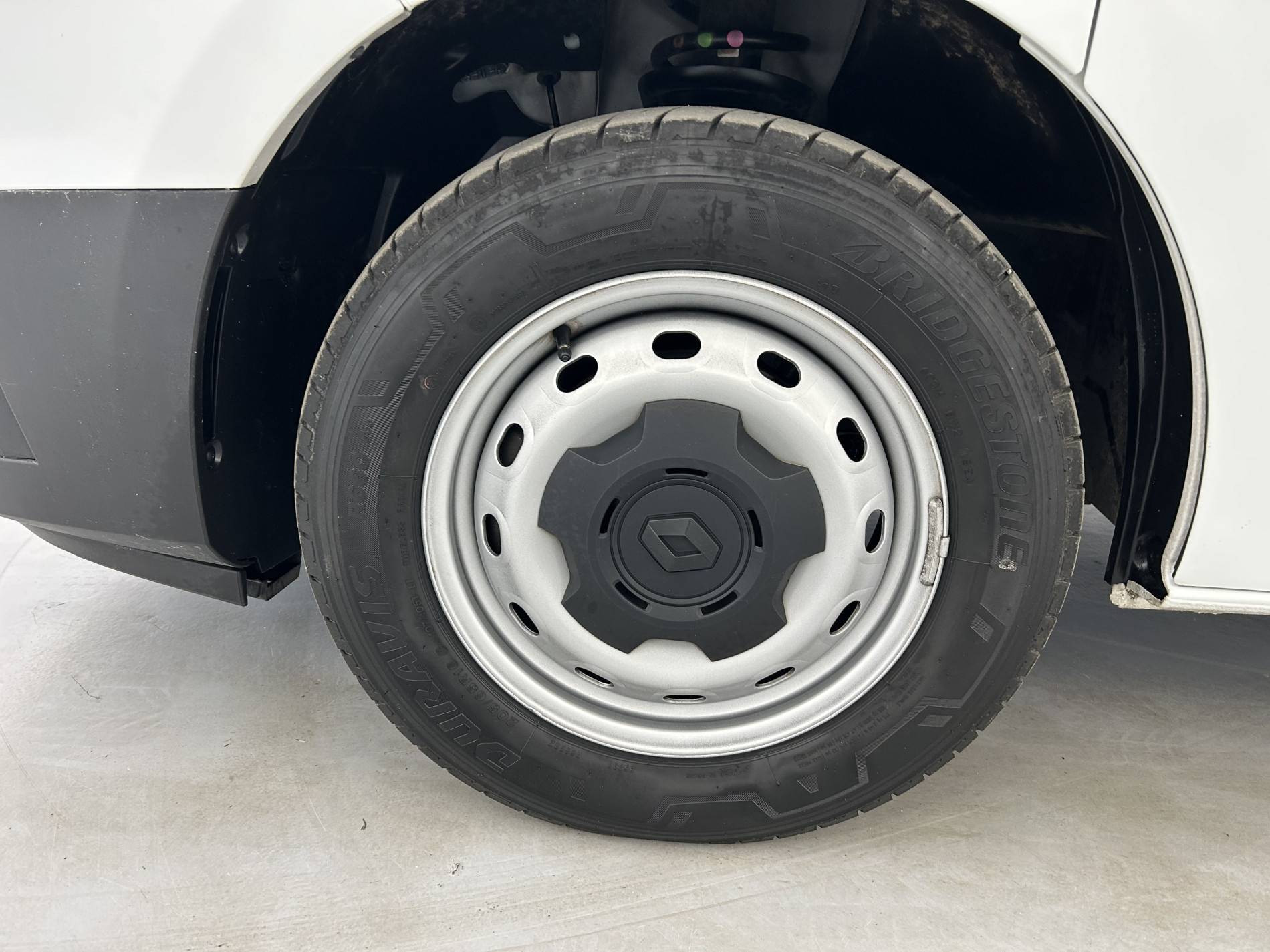 Vente en ligne Renault Trafic 3 Fourgon TRAFIC FG BLUE DCI 130 L1H1 3T GSR2 au prix de 26 750 €