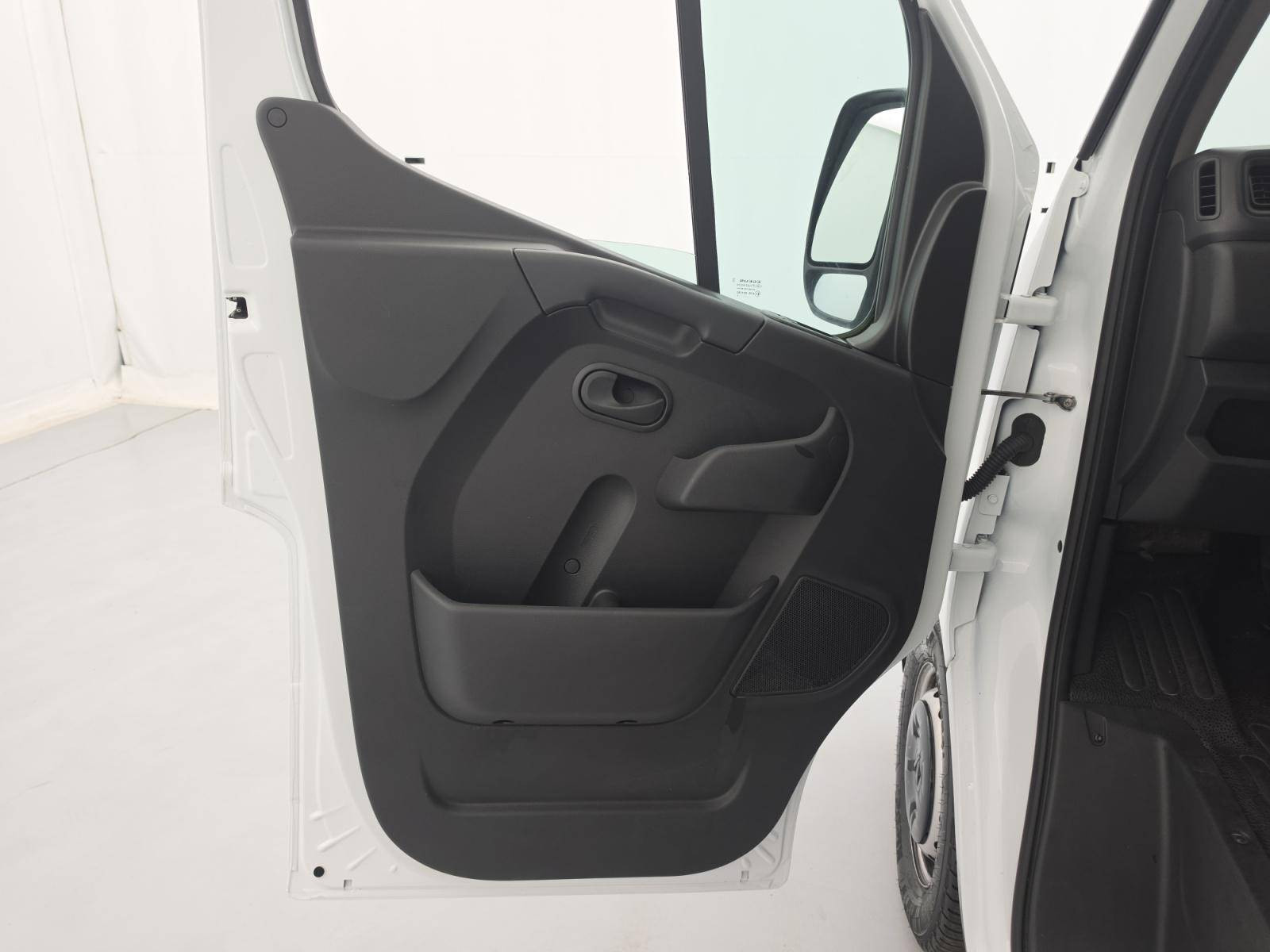 Vente en ligne Renault Master Fourgon MASTER FGN TRAC F3500 L3H3 BLUE DCI 135 au prix de 26 990 €