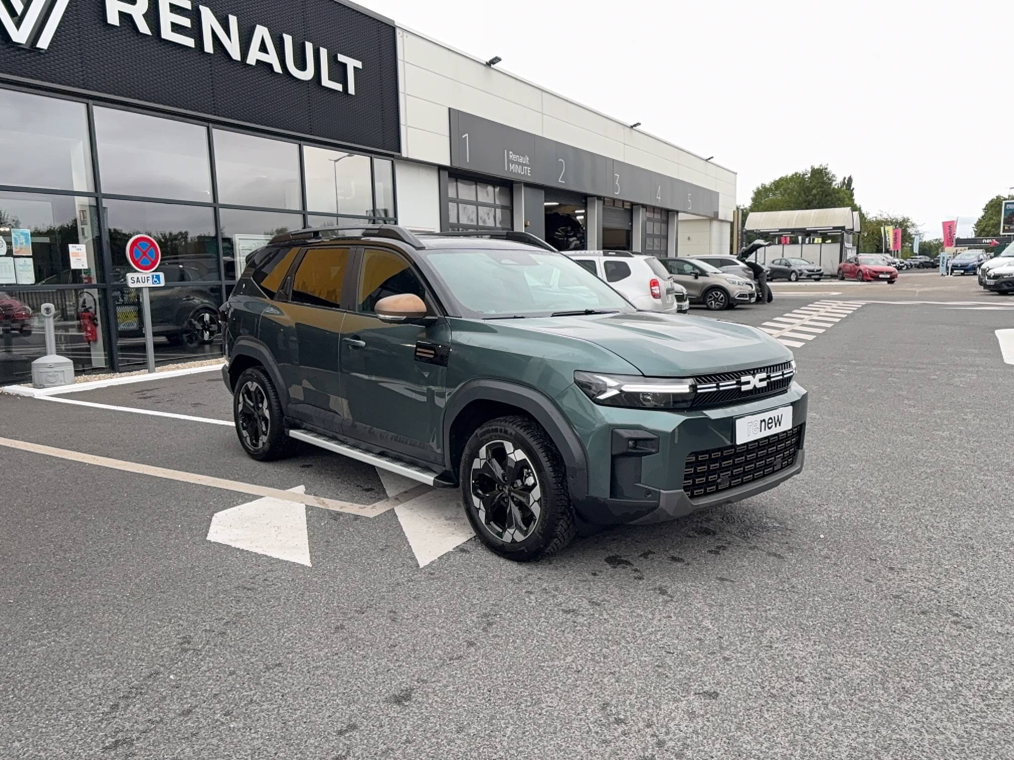 Vente en ligne Dacia Bigster Bigster Hybrid-G 150 4x4 / ATTELAGE + MARCHEPIEDS  au prix de 36 000 €