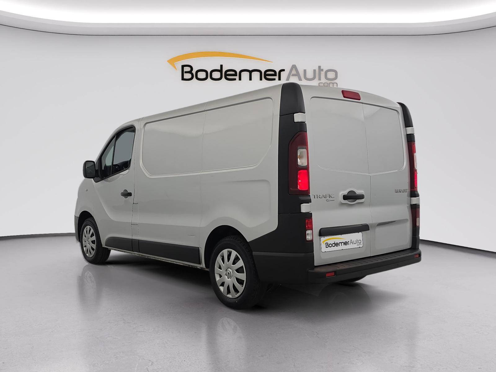Vente en ligne Renault Trafic 3 Fourgon TRAFIC FGN L1H1 1000 KG DCI 120 au prix de 17 990 €