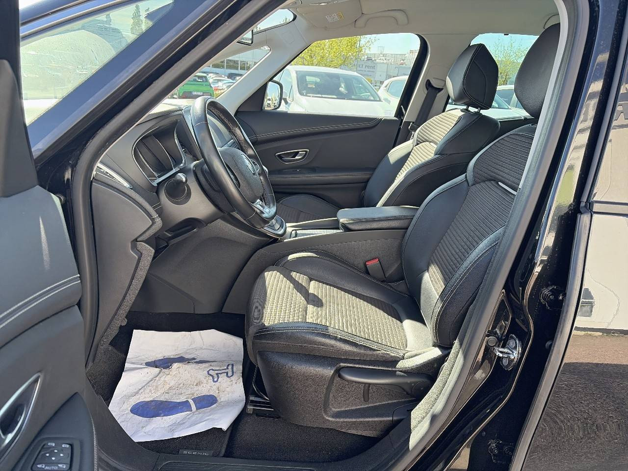 Vente en ligne Renault Grand Scenic 4 Grand Scenic Blue dCi 120 EDC au prix de 15 990 €