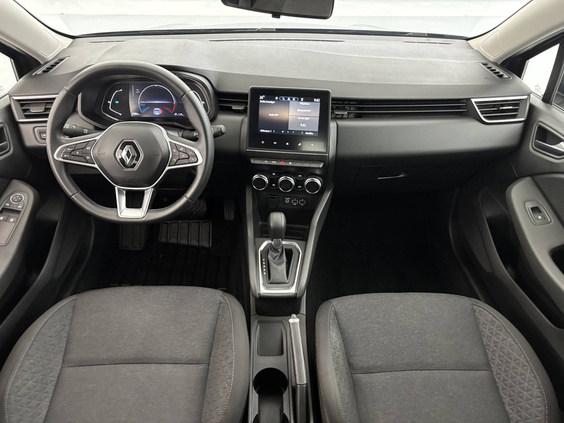 Vente en ligne Renault Clio 5 Clio E-Tech full hybrid 145 au prix de 14 990 €