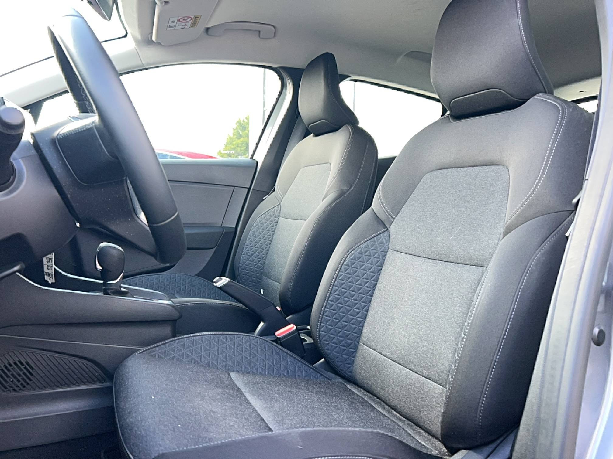 Vente en ligne Renault Clio 5 Clio E-Tech full hybrid 145 au prix de 17 990 €
