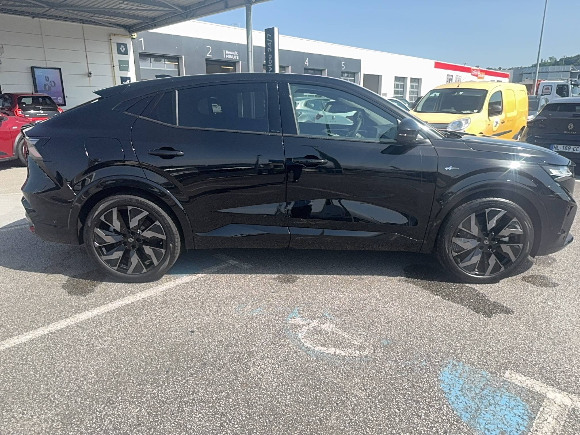 Vente en ligne Renault Rafale  E-Tech full hybrid 200 ch au prix de 53 000 €