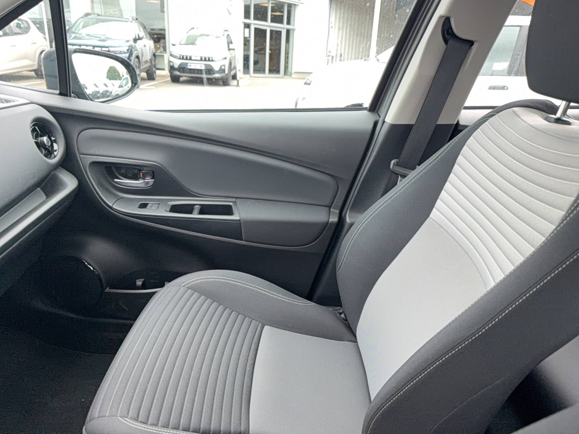 Vente en ligne Toyota Yaris Yaris Hybride 100h au prix de 16 990 €