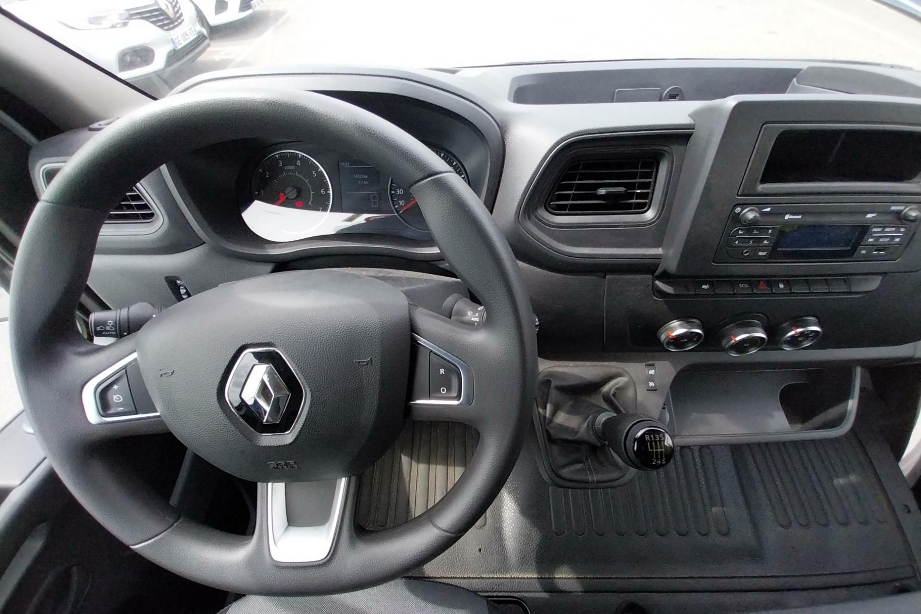 Vente en ligne Renault Master Fourgon MASTER FGN TRAC F3500 L3H3 BLUE DCI 135 au prix de 29 590 €
