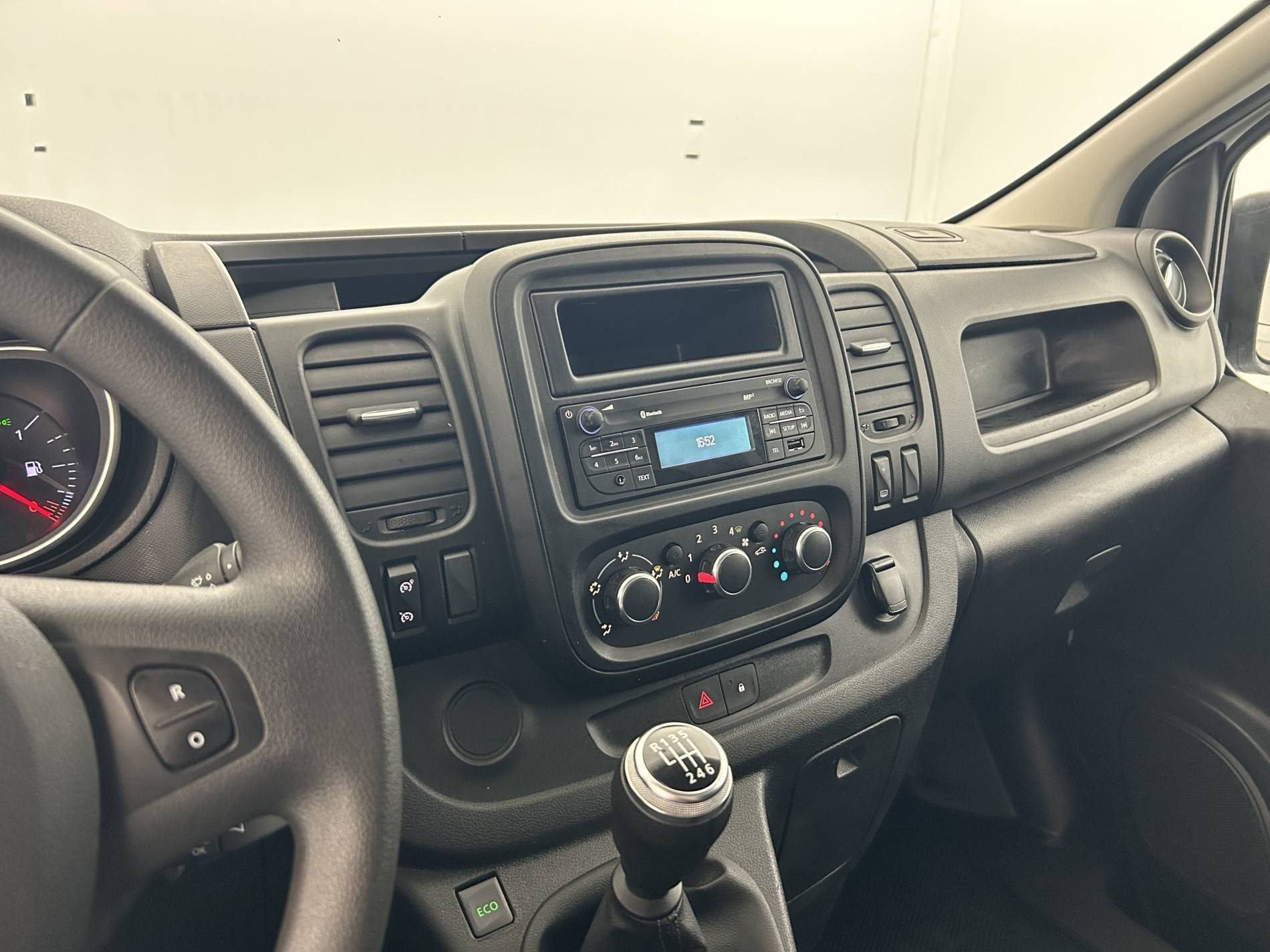 Vente en ligne Renault Trafic 3 Fourgon TRAFIC FGN L2H1 1300 KG DCI 120 au prix de 18 490 €