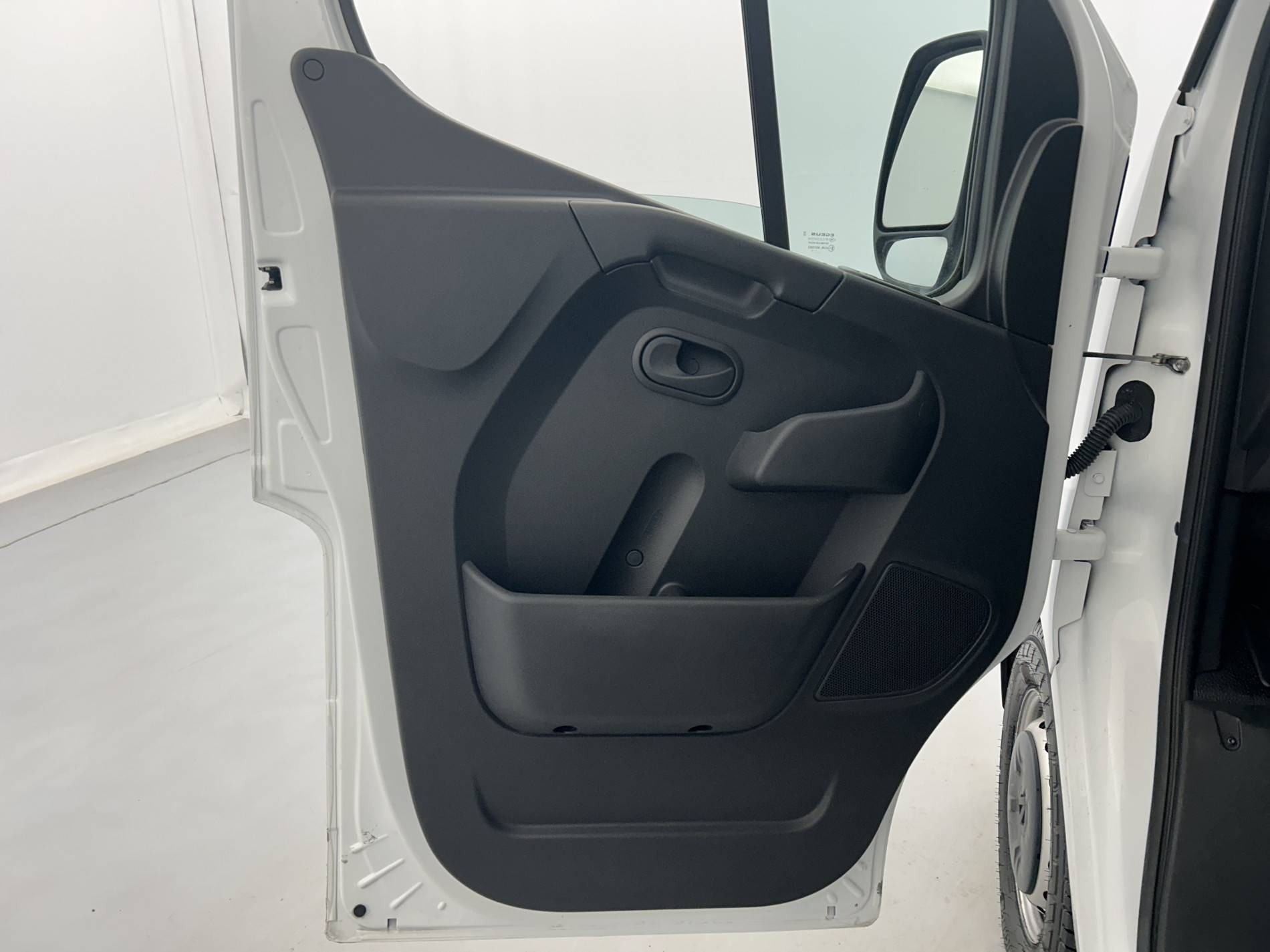 Vente en ligne Renault Master Fourgon MASTER FGN TRAC F3500 L2H2 BLUE DCI 135 au prix de 22 990 €