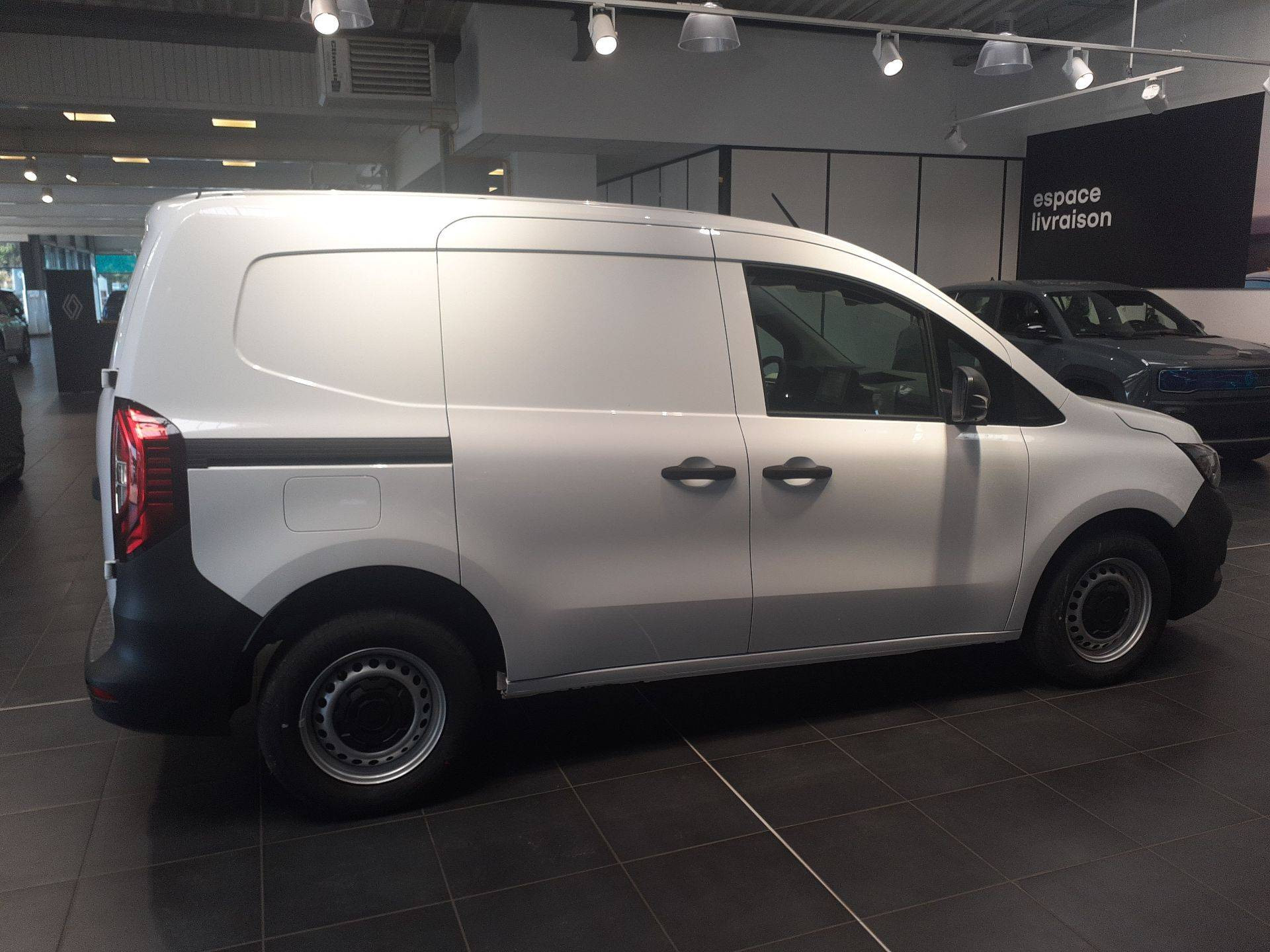 Vente en ligne Renault Kangoo Van  TOLE L1 BLUE DCI 95 AUTO au prix de 24 265 €