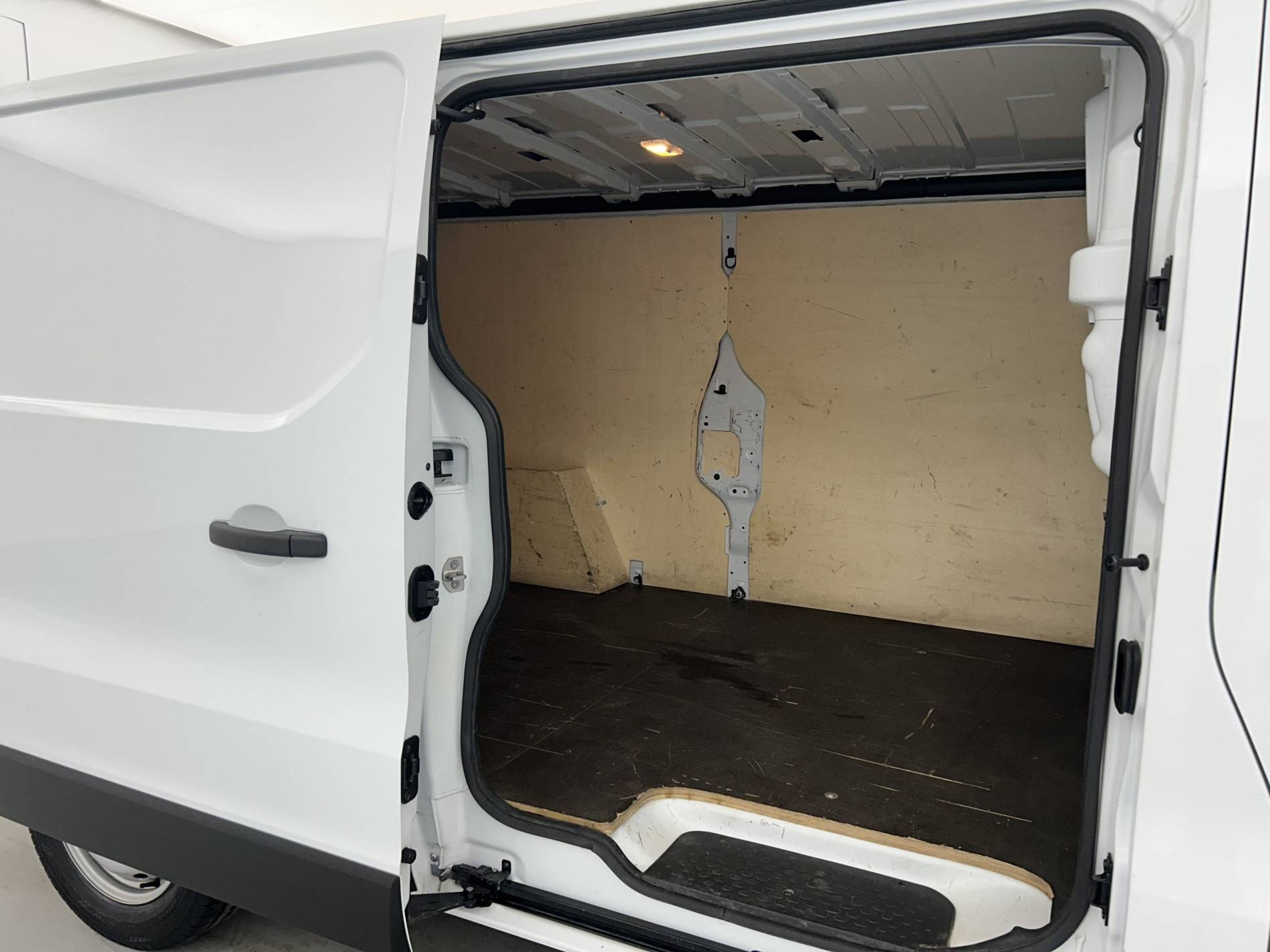 Vente en ligne Renault Trafic 3 Fourgon TRAFIC FGN L2H1 3000 KG BLUE DCI 130 au prix de 23 490 €