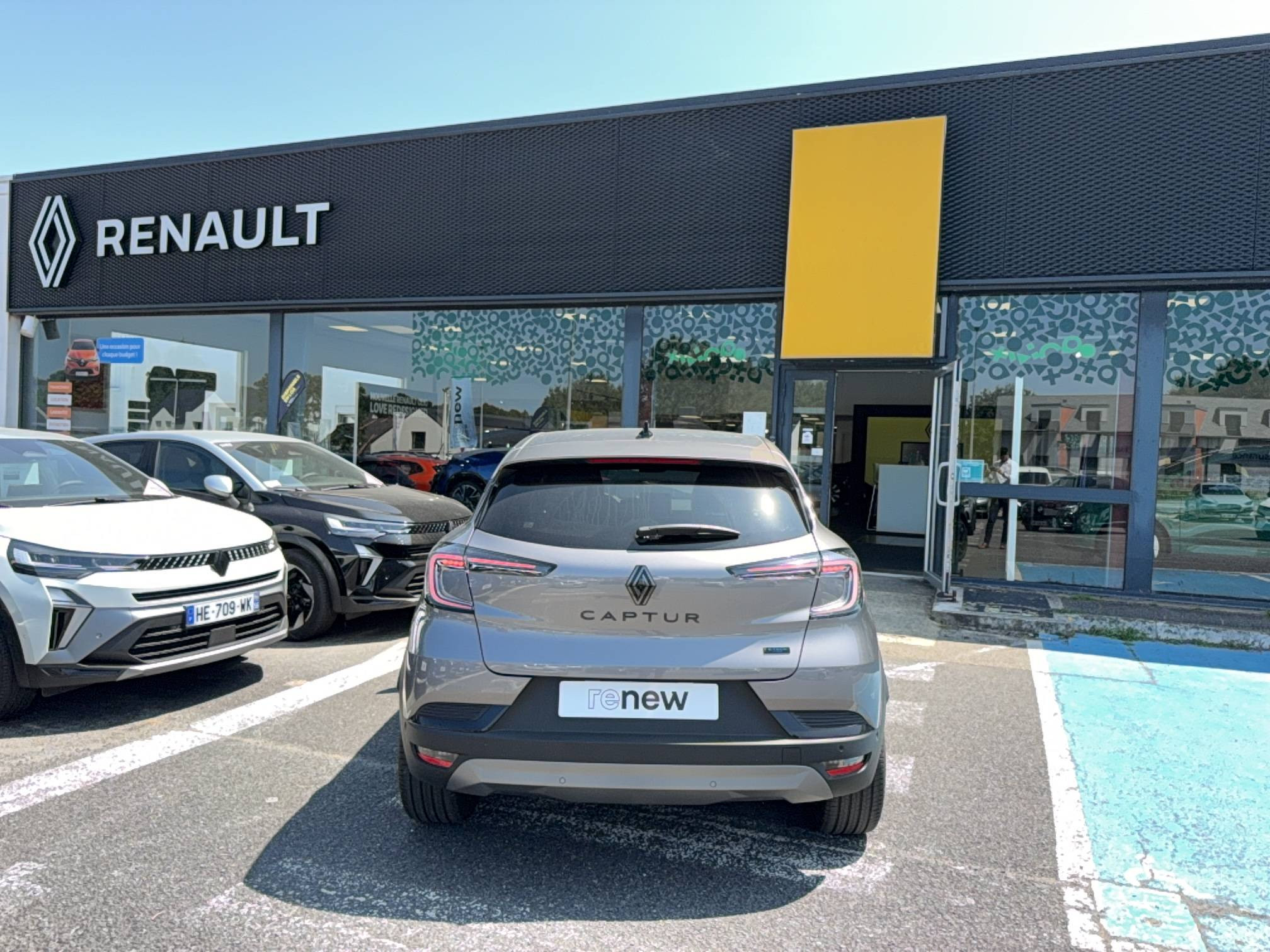 Vente en ligne Renault Captur  E-Tech full hybrid 160 ch au prix de 32 490 €