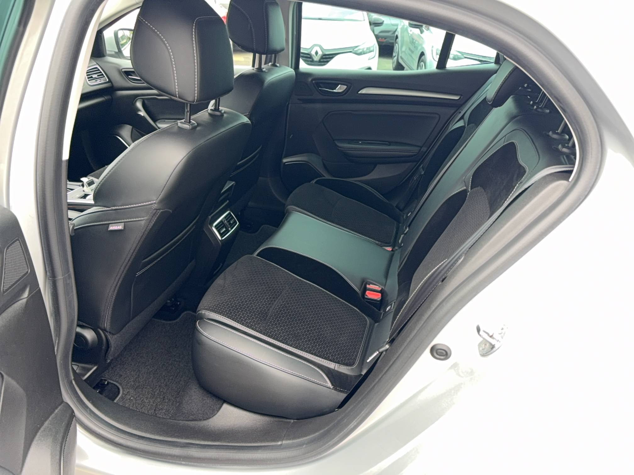Vente en ligne Renault Megane 4 Mégane IV Berline Blue dCi 115 EDC au prix de 14 490 €