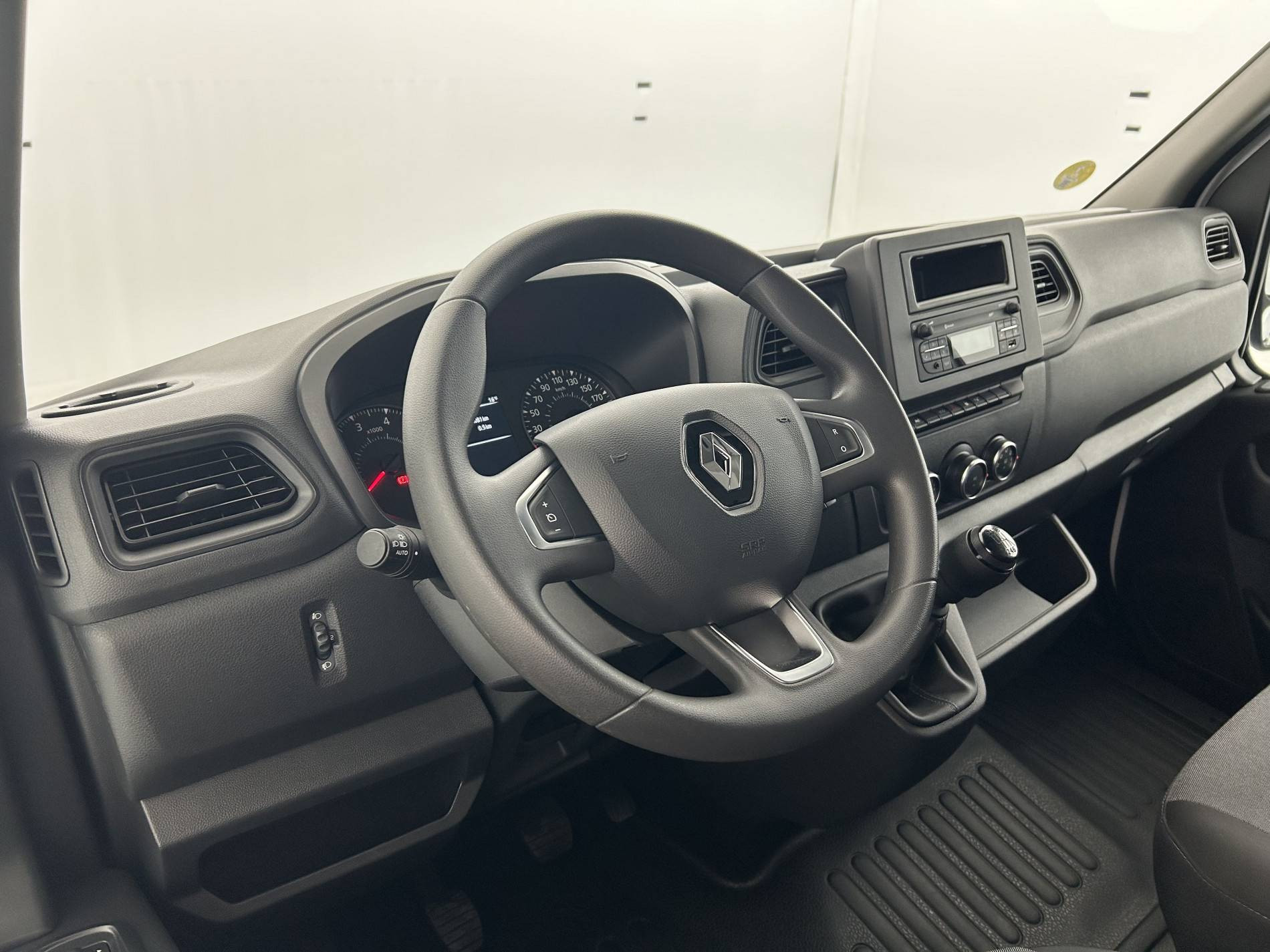 Vente en ligne Renault Master Fourgon MASTER FGN TRAC F3500 L2H2 BLUE DCI 135 au prix de 27 990 €