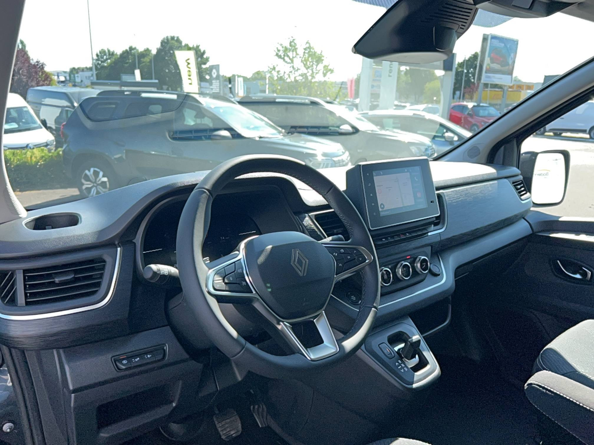 Vente en ligne Renault Trafic Cabine Approfondie TRAFIC CA BLUE DCI 170 L2H1 3T AUTO au prix de 42 980 €
