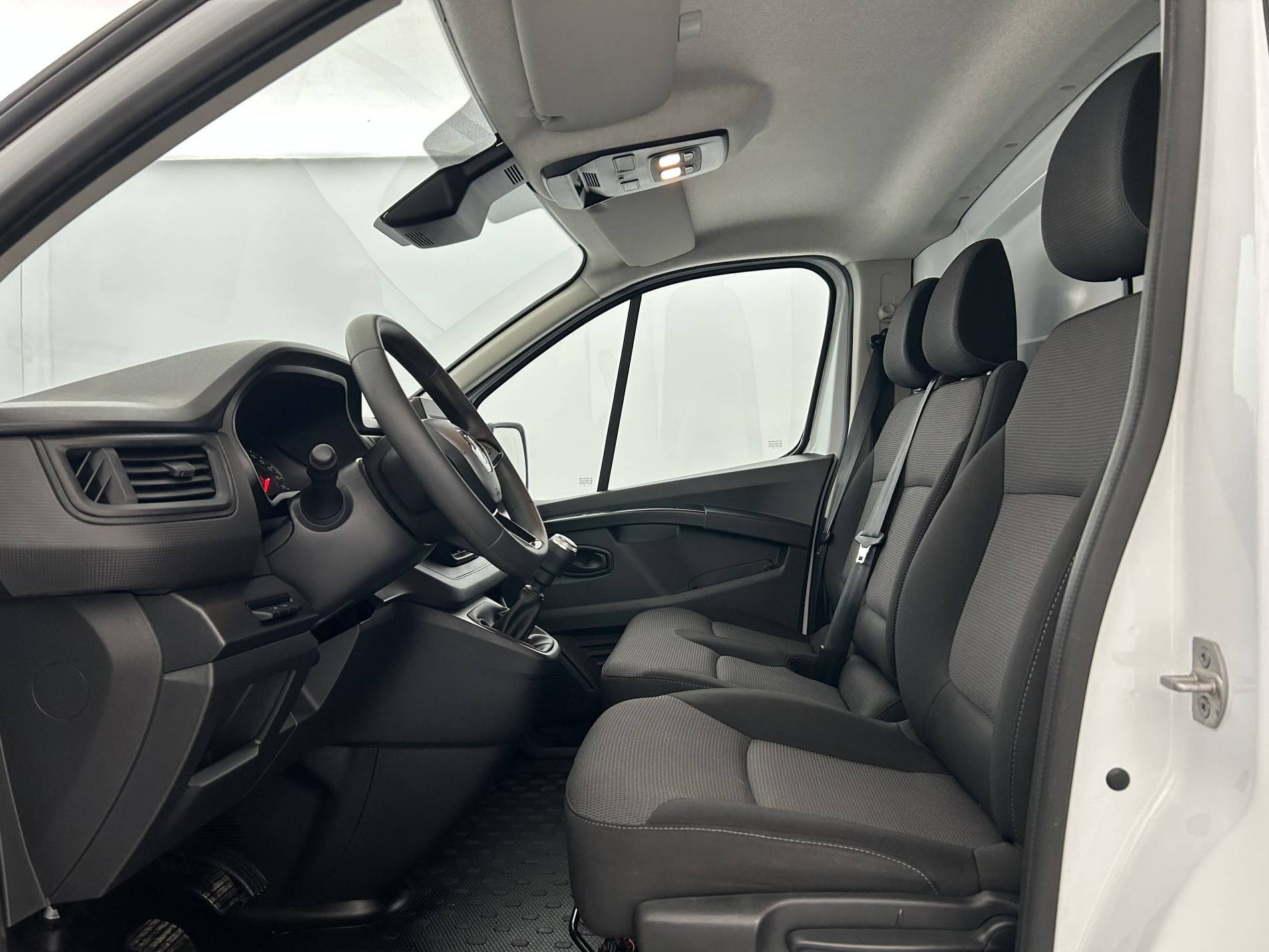 Vente en ligne Renault Trafic 3 Fourgon TRAFIC FGN L2H1 3000 KG BLUE DCI 130 au prix de 23 490 €